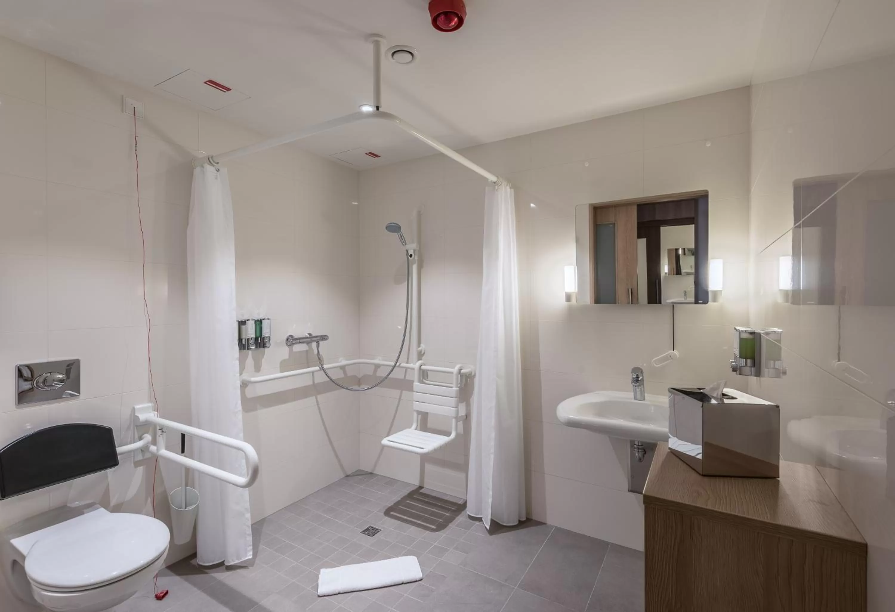 Shower in Hampton By Hilton Freiburg