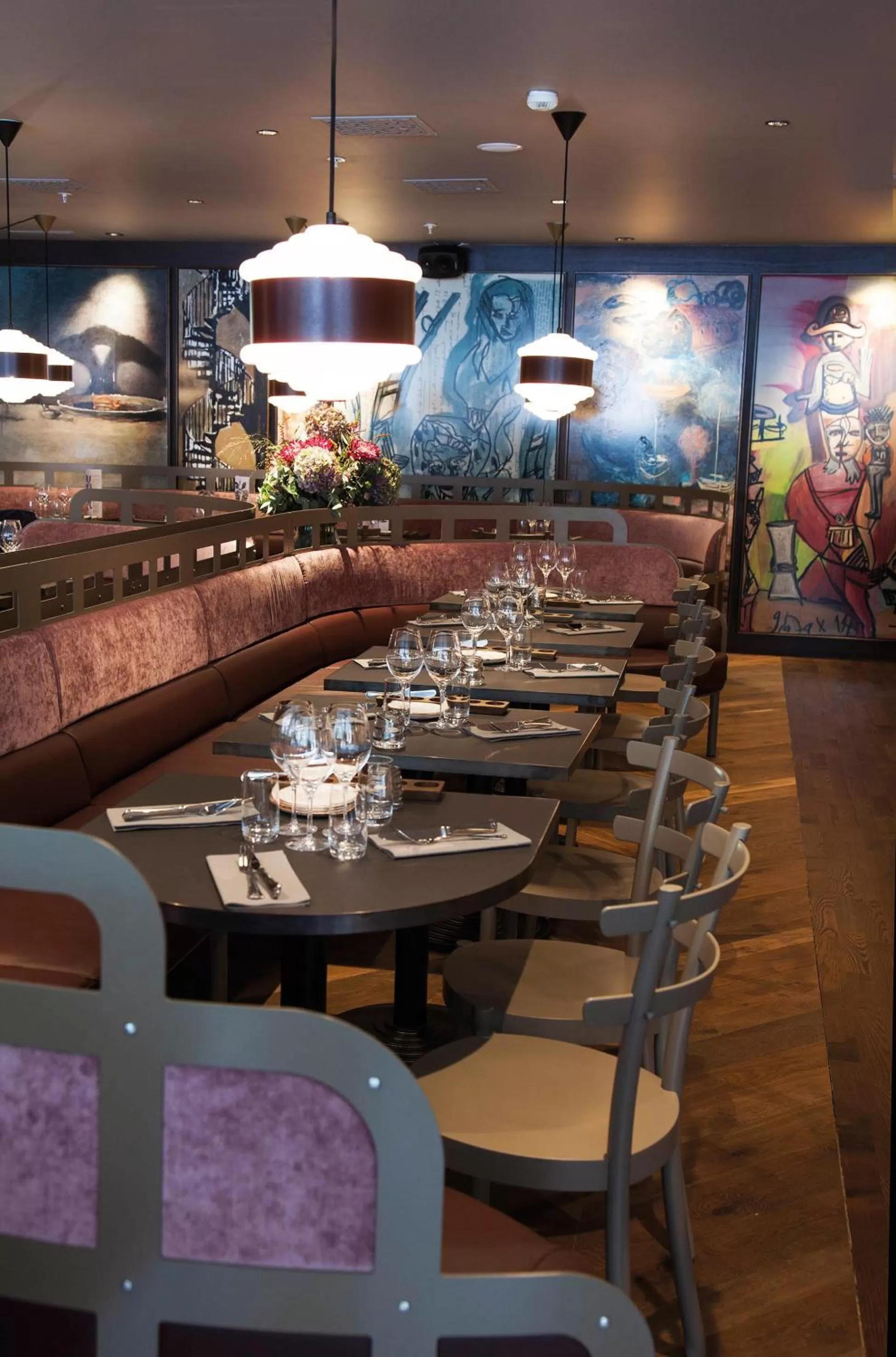 Restaurant/places to eat in Elite Park Avenue Hotel