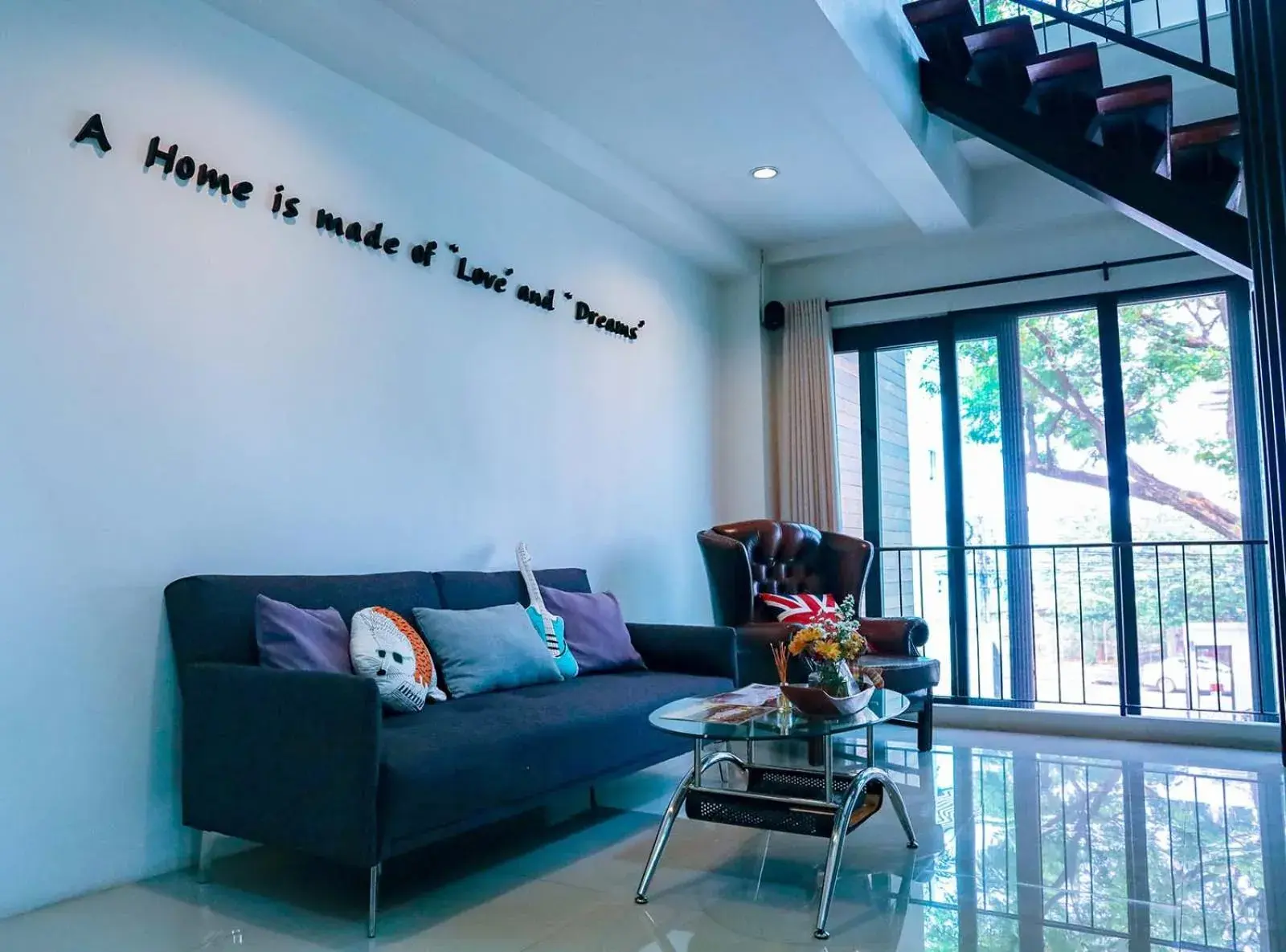 Living room, Seating Area in Jamjuree Home