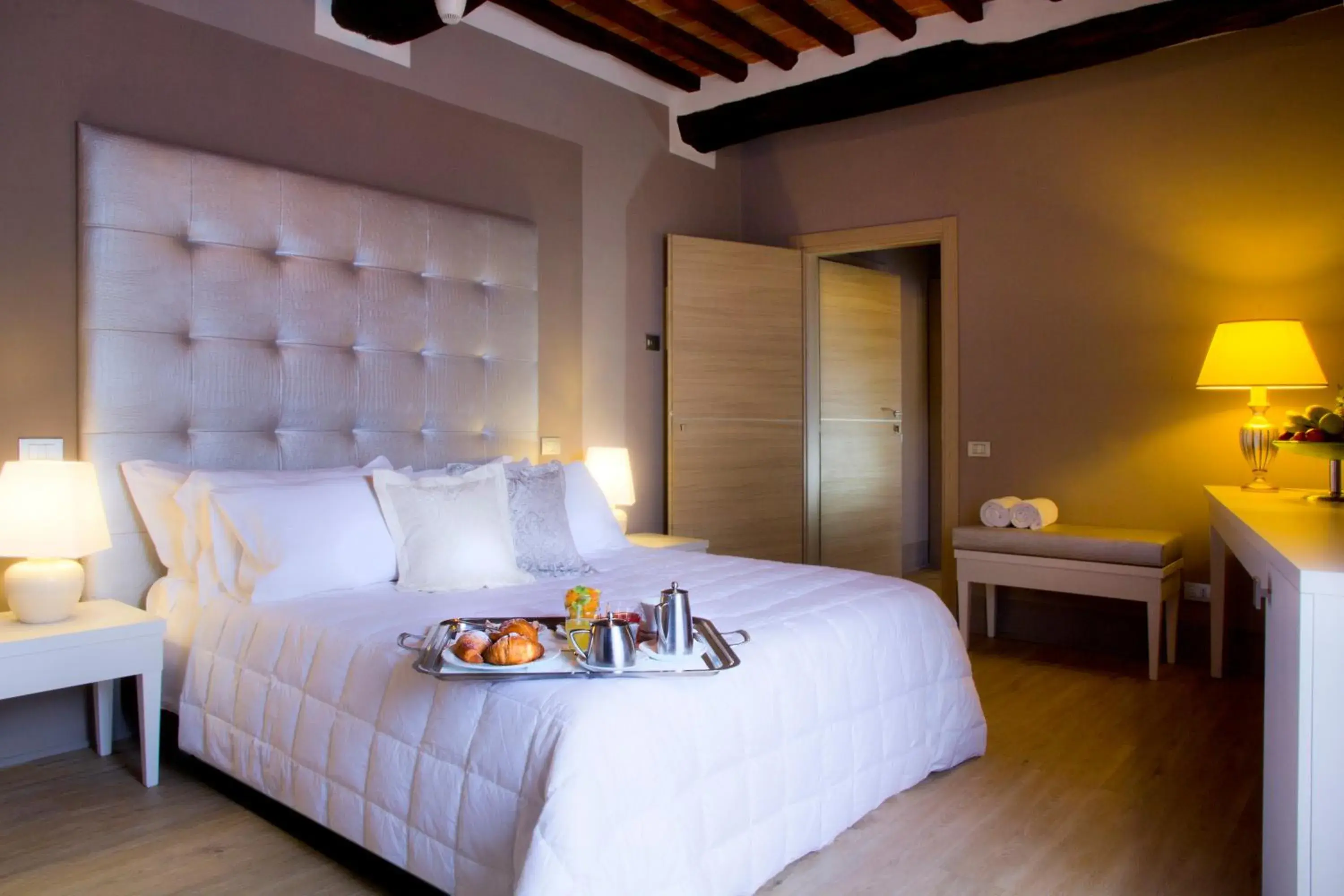 Photo of the whole room, Bed in Cortona Resort & Spa - Villa Aurea