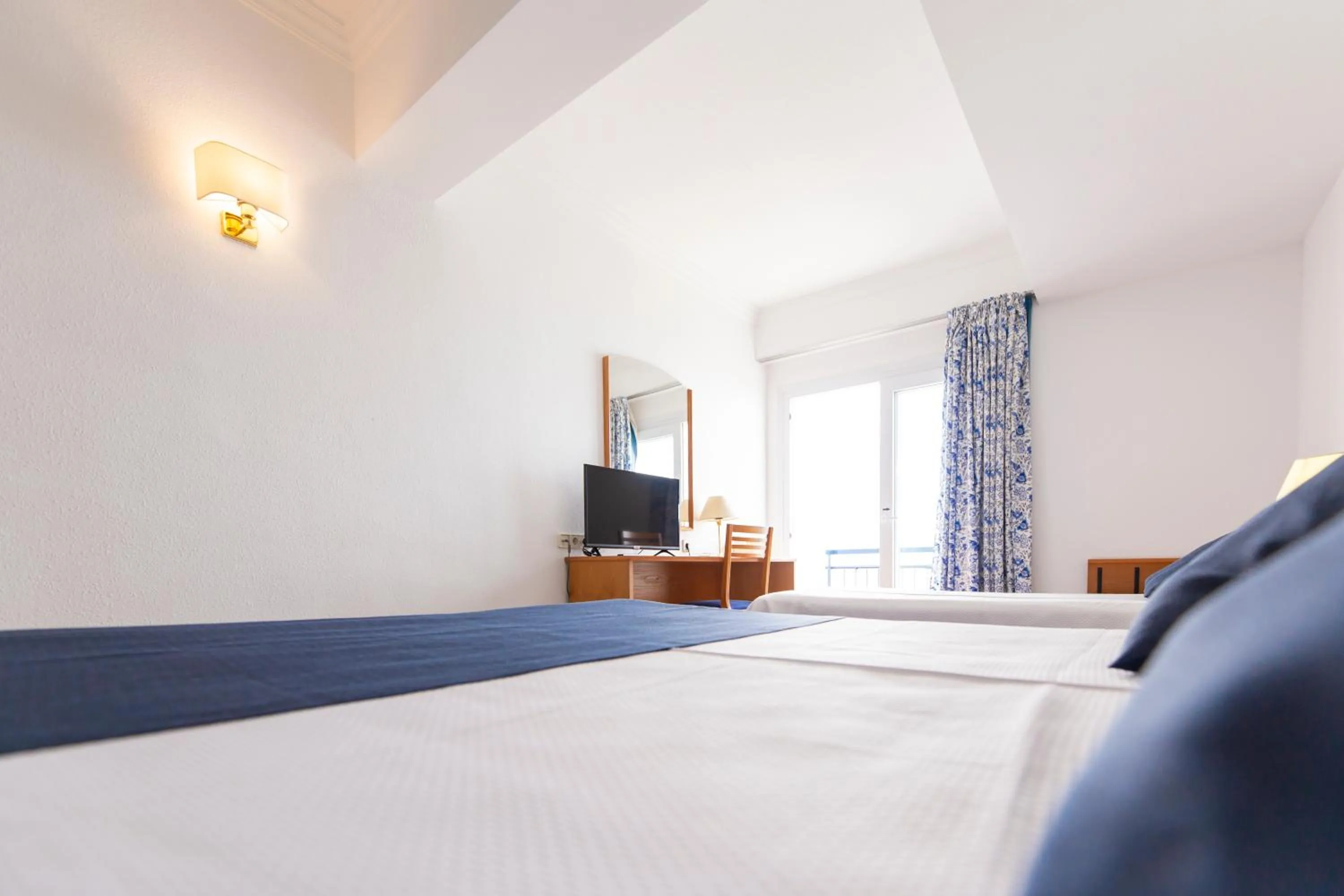 Photo of the whole room, Bed in Hotel Ramblamar