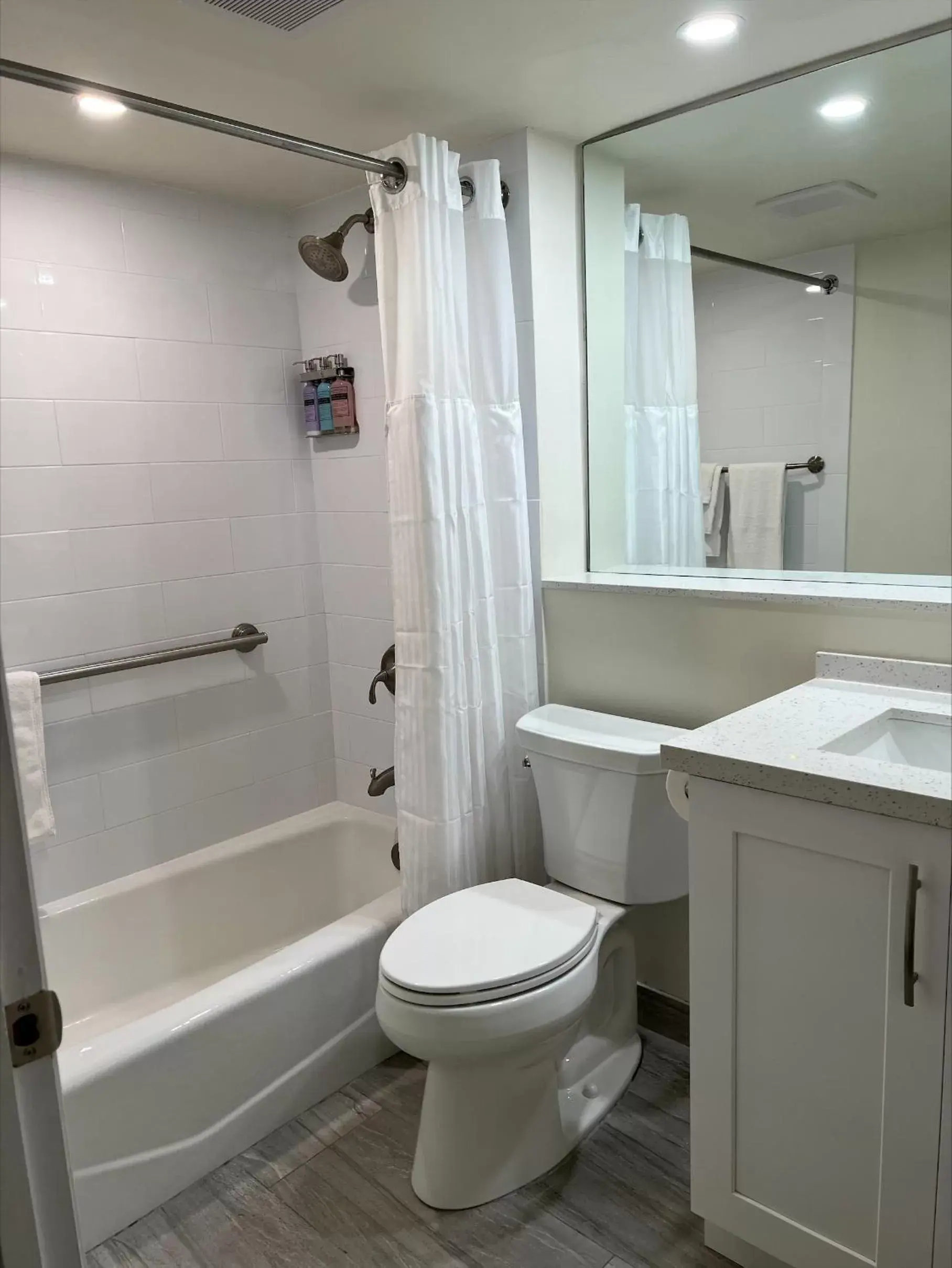 Shower, Bathroom in Caloosa Cove Resort - With Full Kitchens