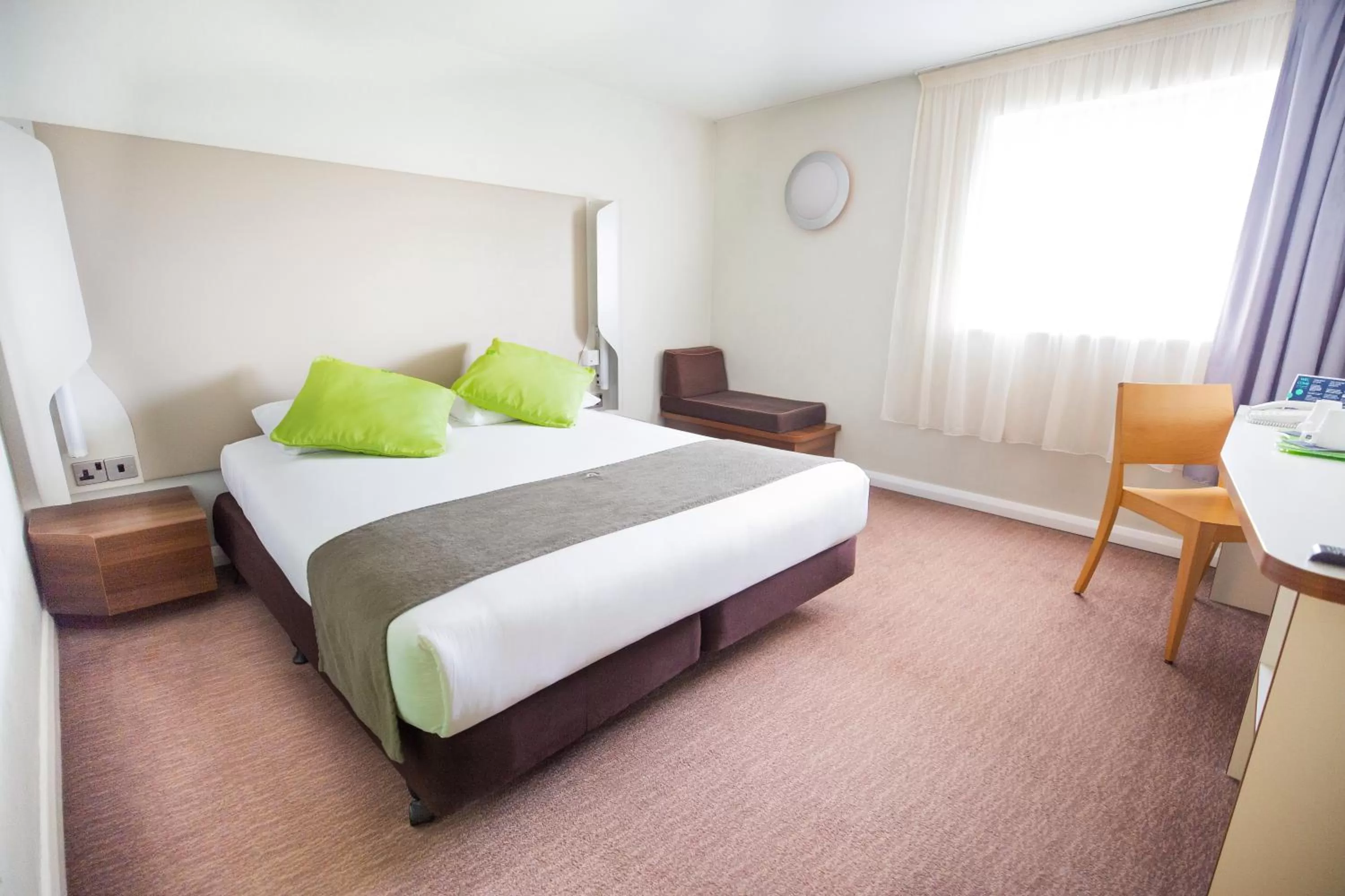 Bedroom, Bed in Campanile Hotel Northampton