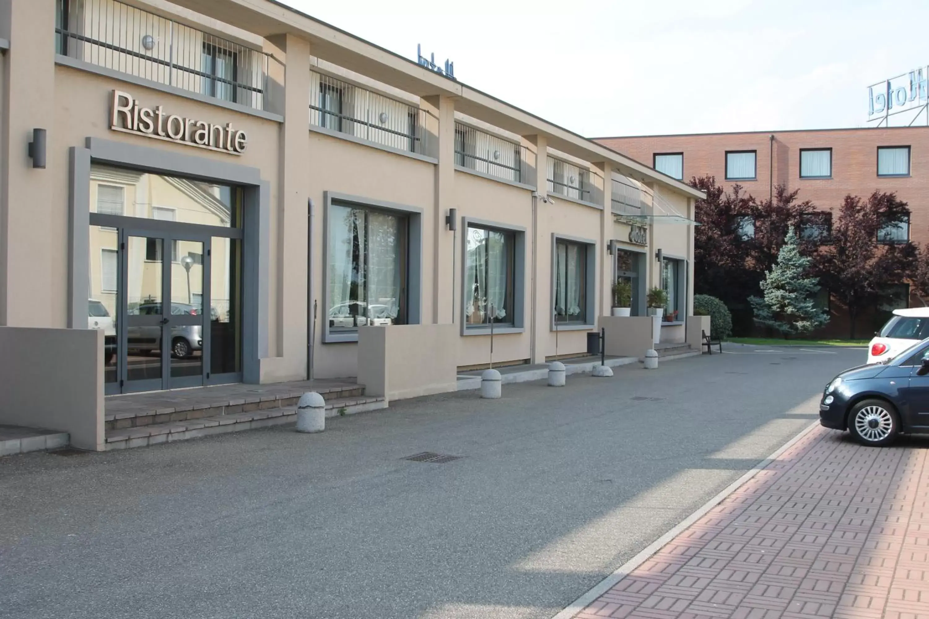 Facade/entrance, Property Building in MH Hotel Piacenza Fiera