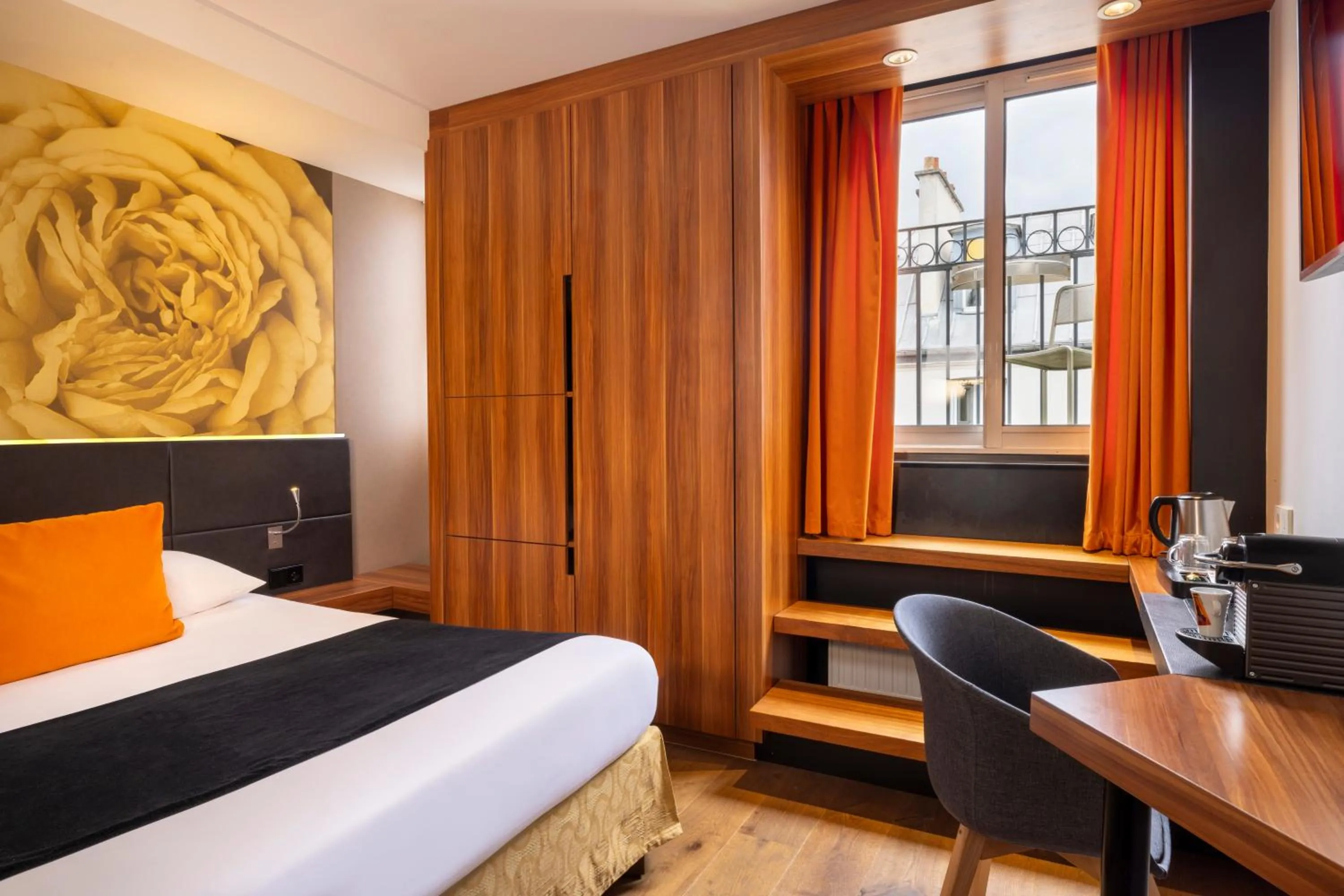 Bedroom, Bed in Hôtel Elixir