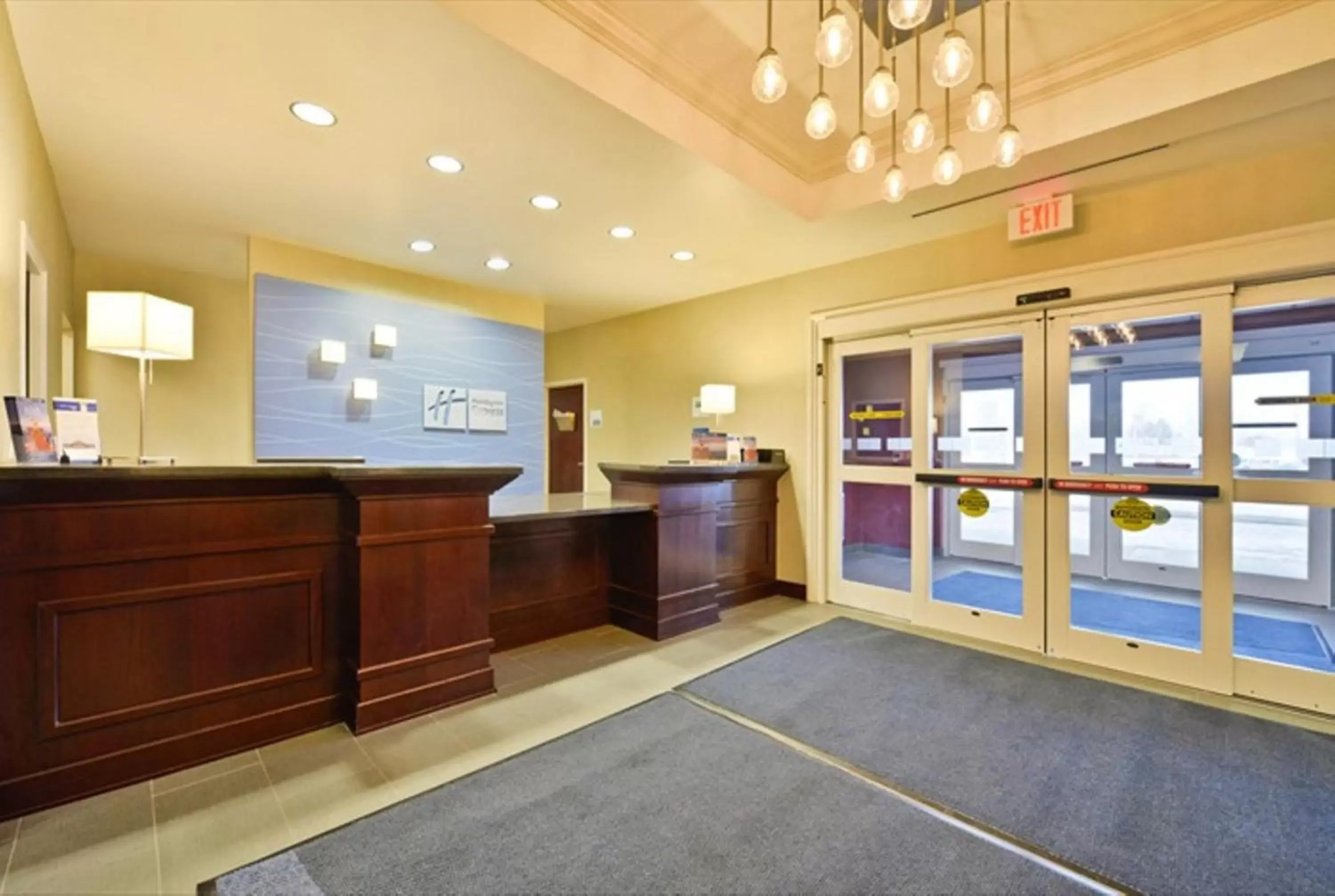 Property building, Lobby/Reception in Holiday Inn Express & Suites Utica, an IHG Hotel