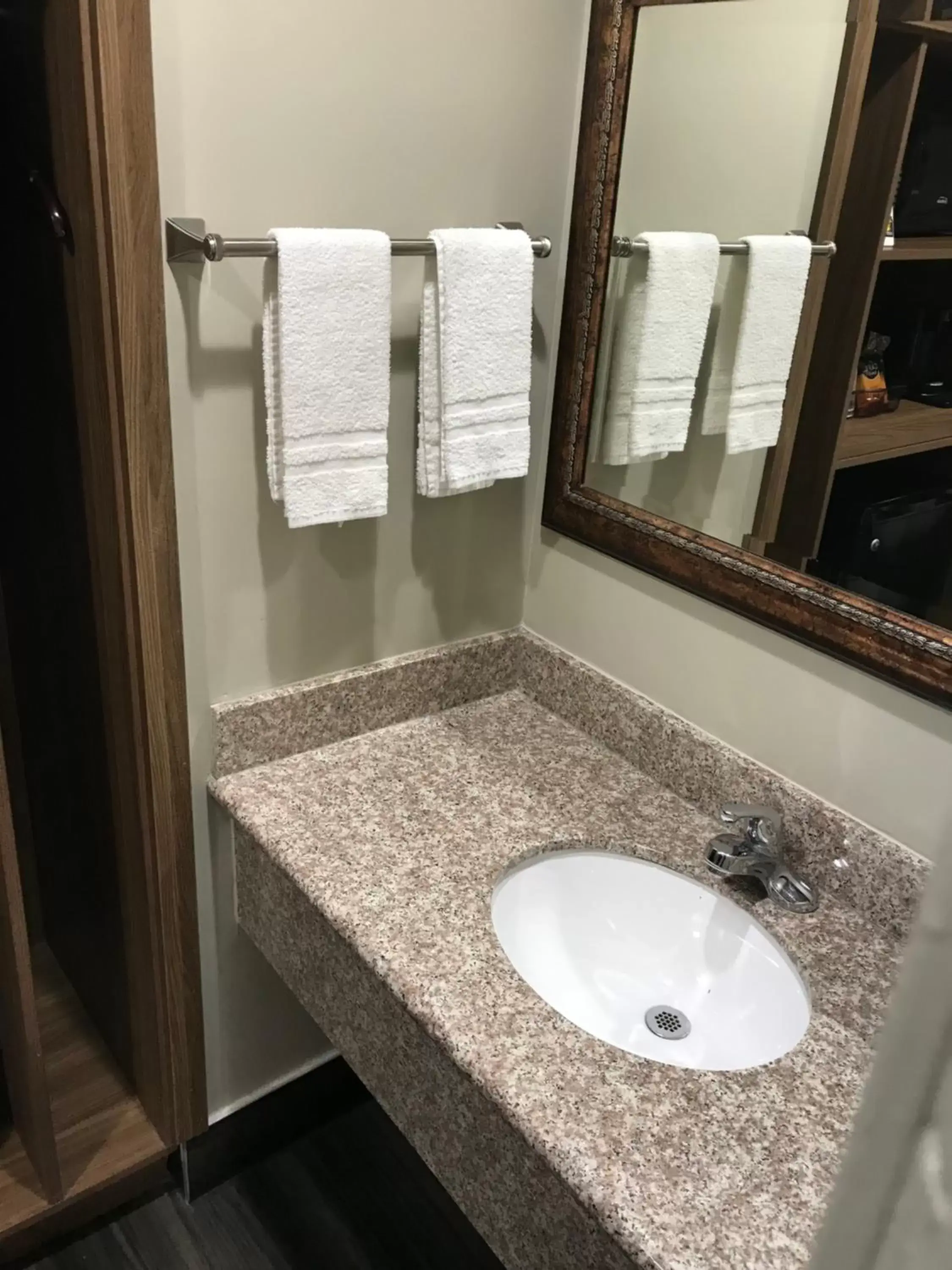 Bathroom in Hyland Motel Brea