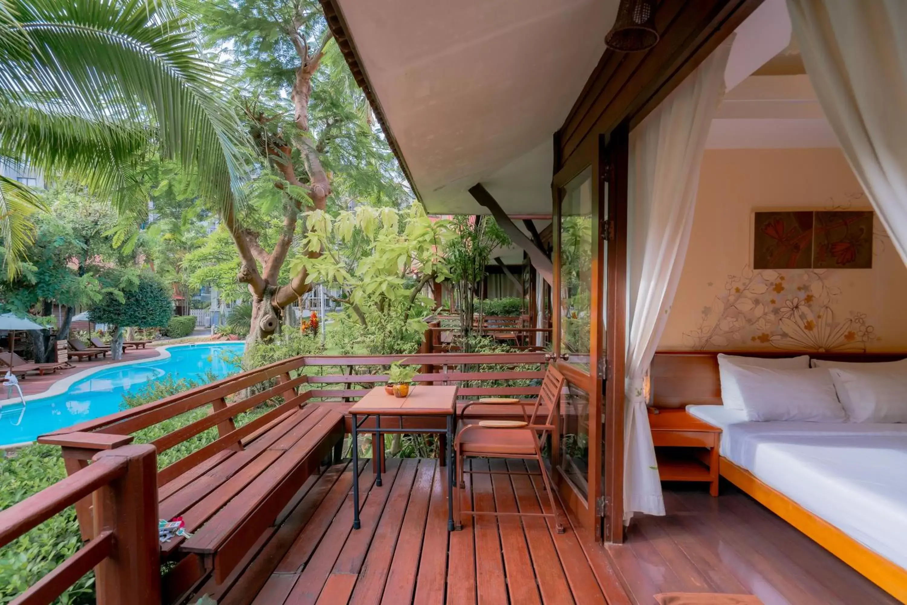 Balcony/Terrace, Swimming Pool in Baan Duangkaew Resort