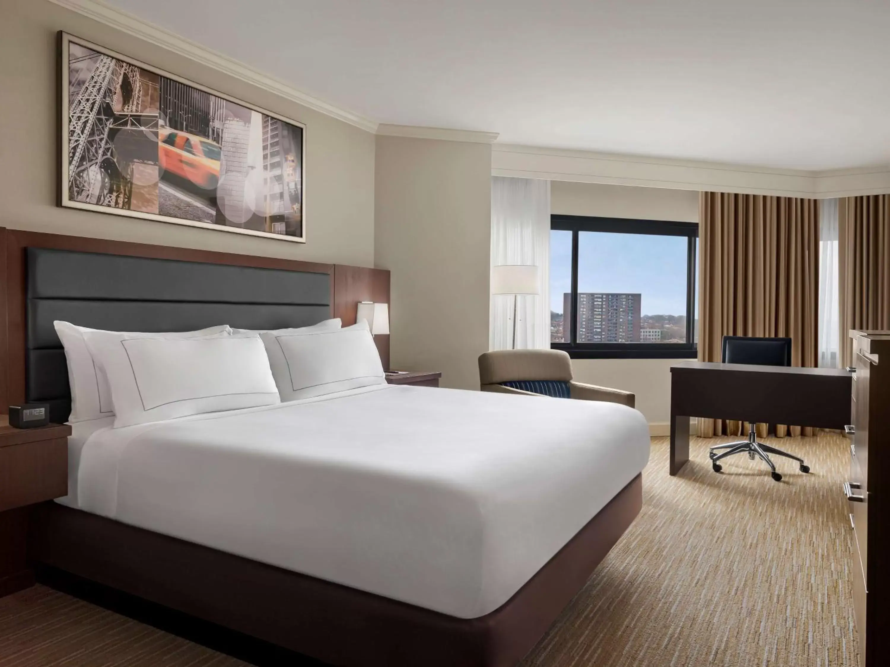 Bedroom, Bed in DoubleTree by Hilton Fort Lee/George Washington Bridge
