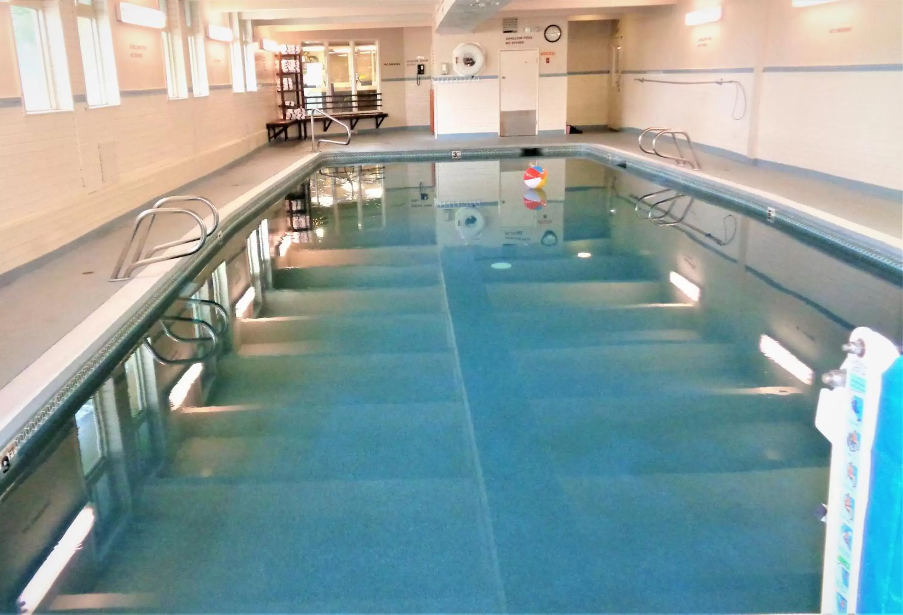 Swimming pool in The Polynesian Resort Swimming pool in The Polynesian Resort