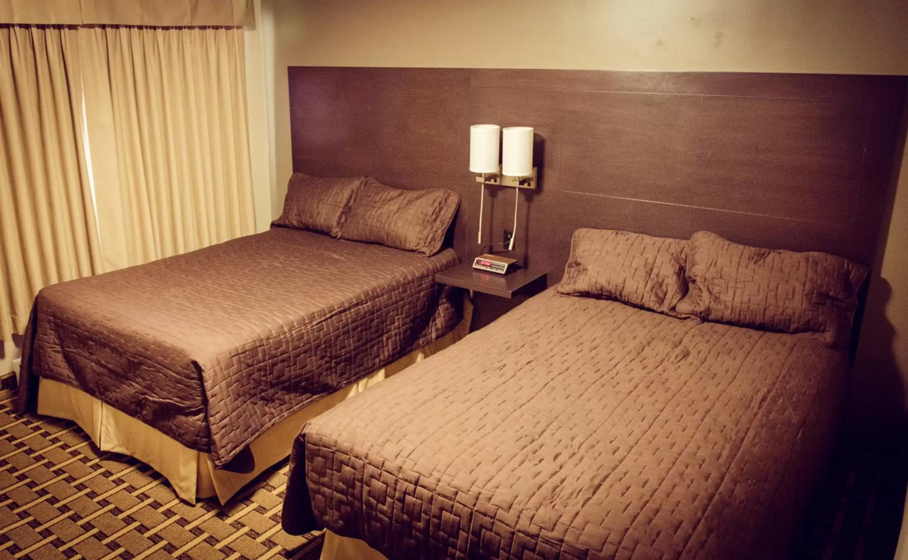 Photo of the whole room, Bed in Cedar Lodge Motel