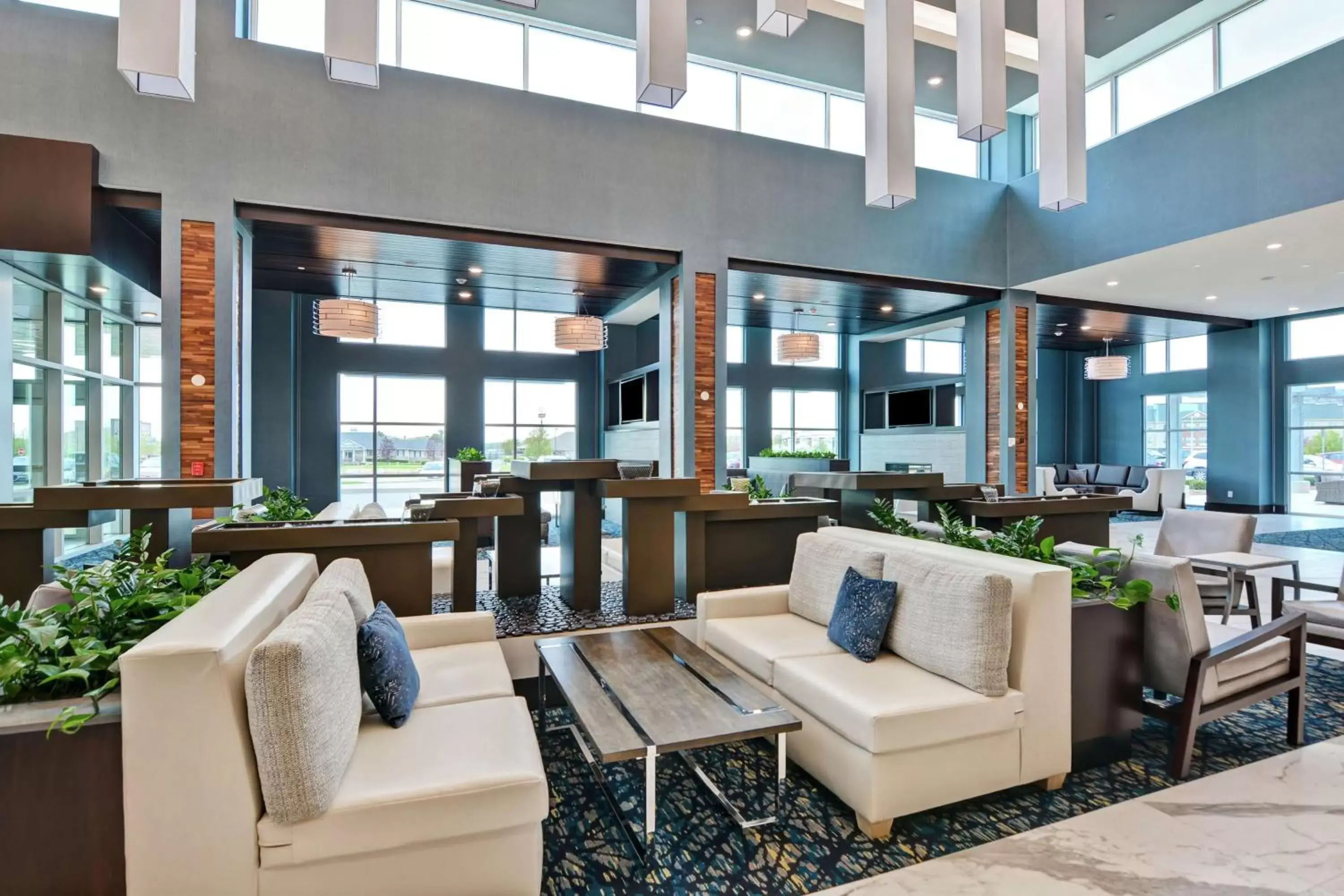 Lobby or reception in Embassy Suites By Hilton Plainfield Indianapolis Airport