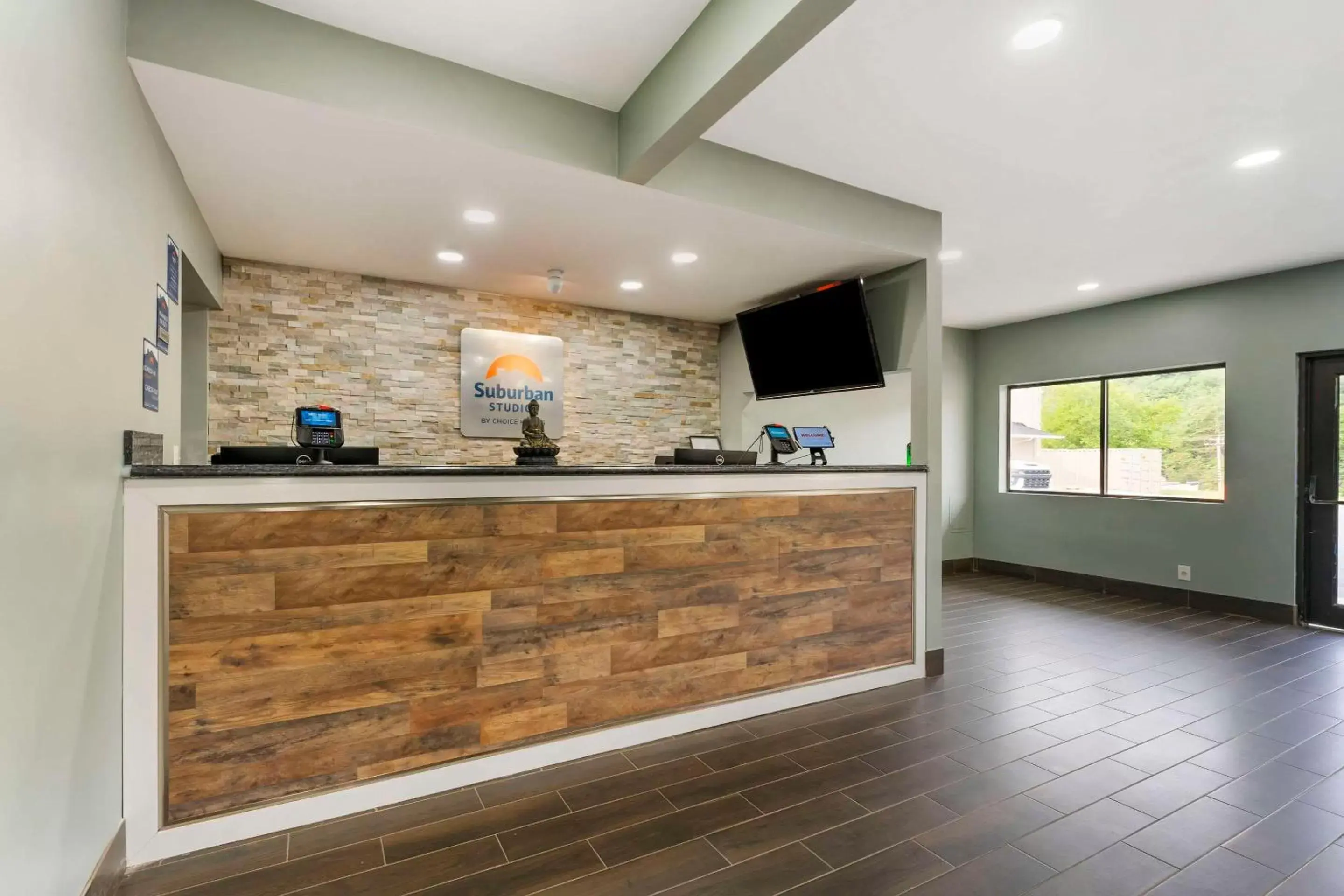 Lobby or reception, Lobby/Reception in Suburban Studios LaVale - Cumberland