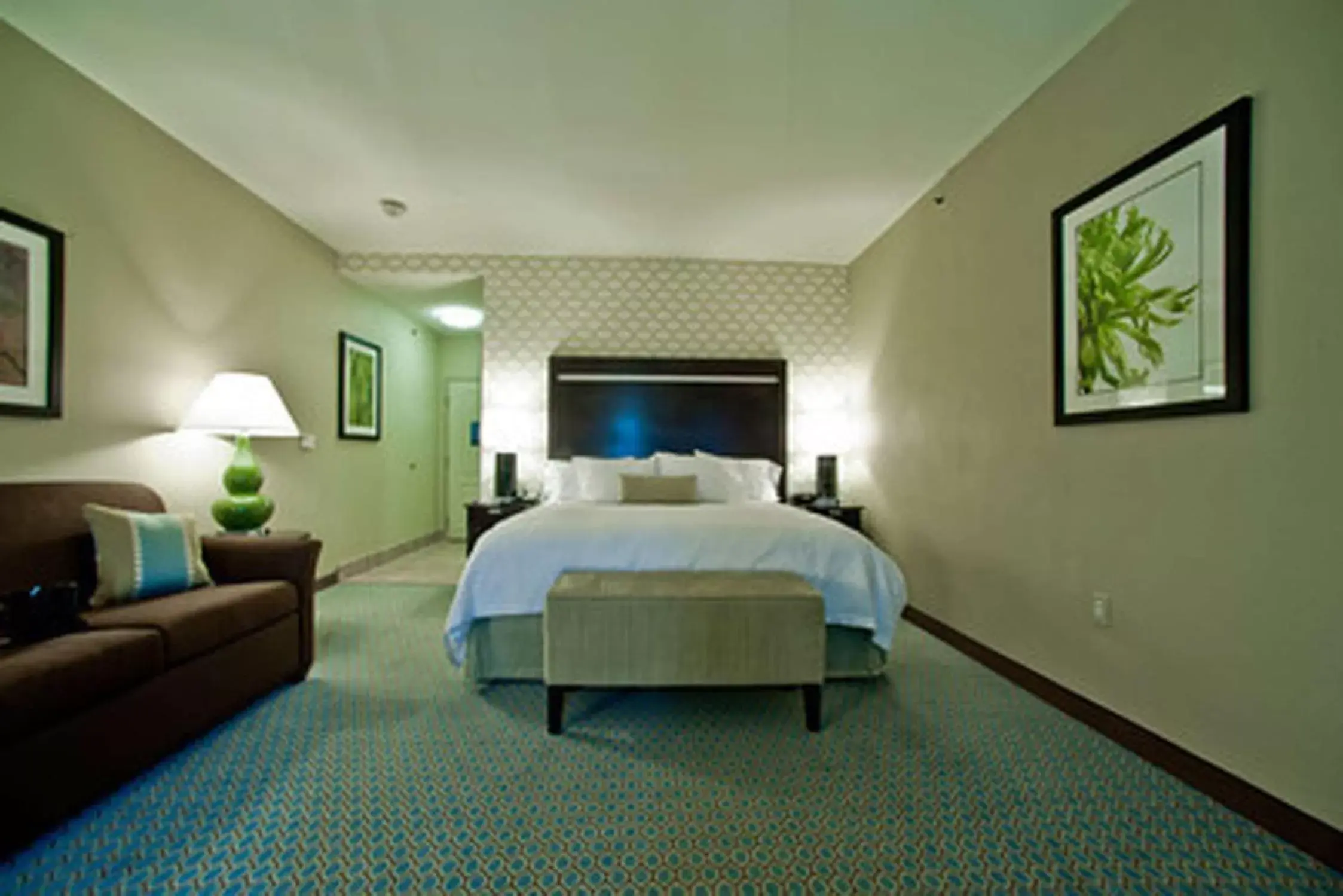 Bed in Hampton Inn & Suites Denison