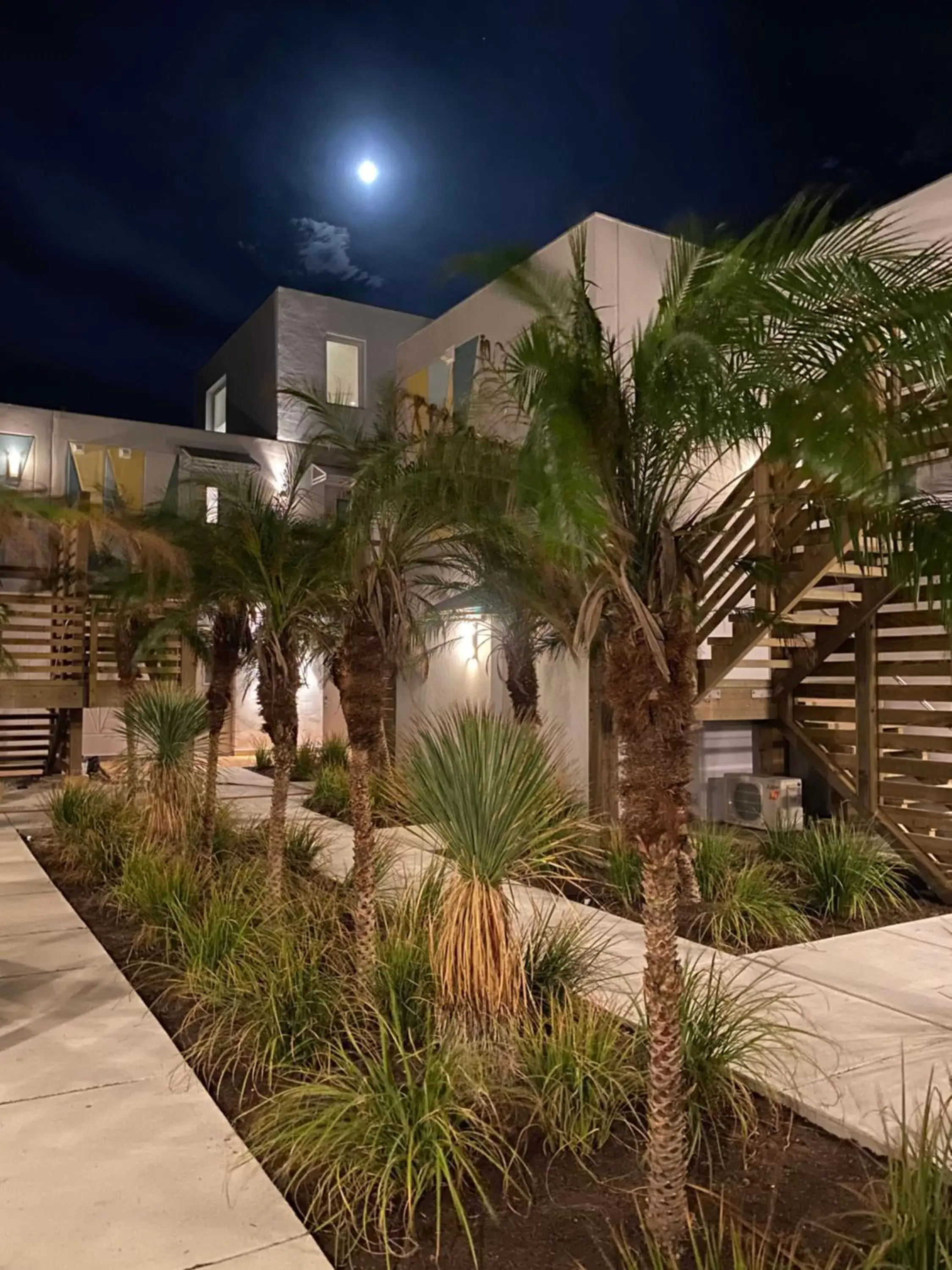 Property building in Lively Beach Property building in Lively Beach