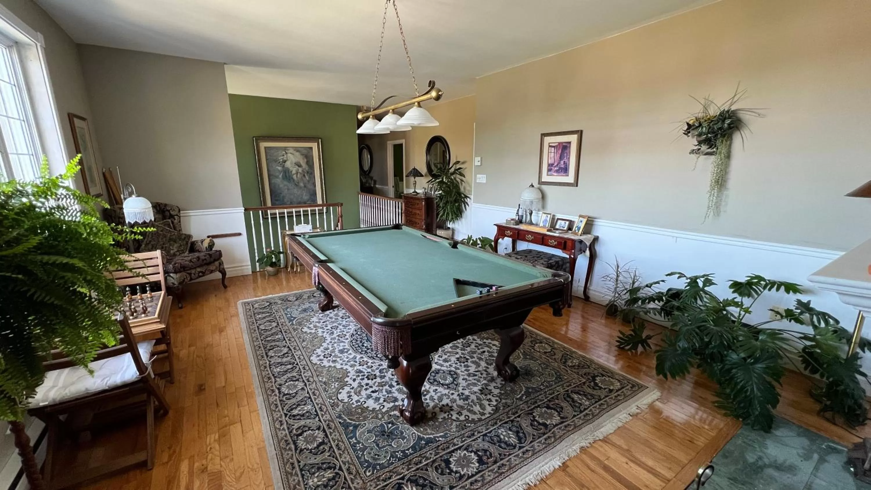 Billiards in Gîte du Caméléon