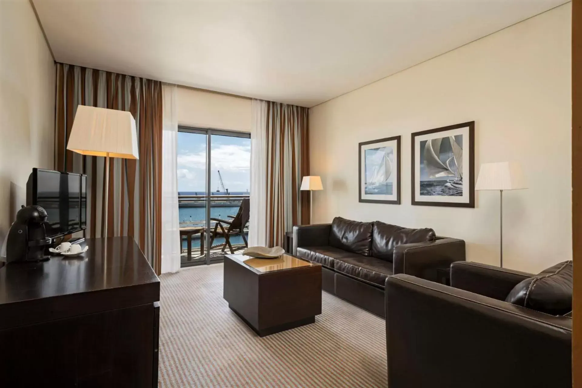 Bedroom, Seating Area in Hotel Marina Atlântico