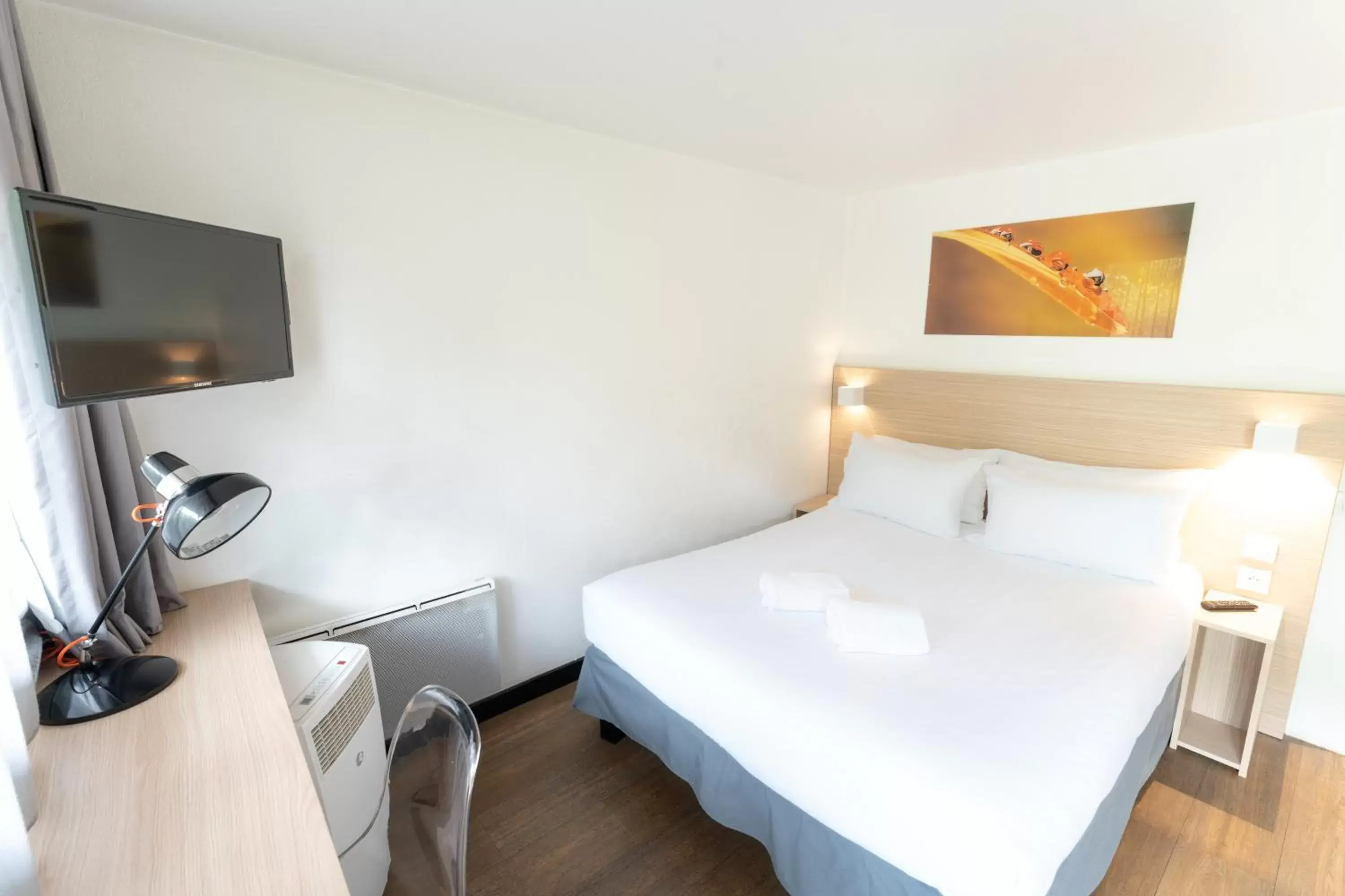 Bed in Hotel Inn Design La Rochelle