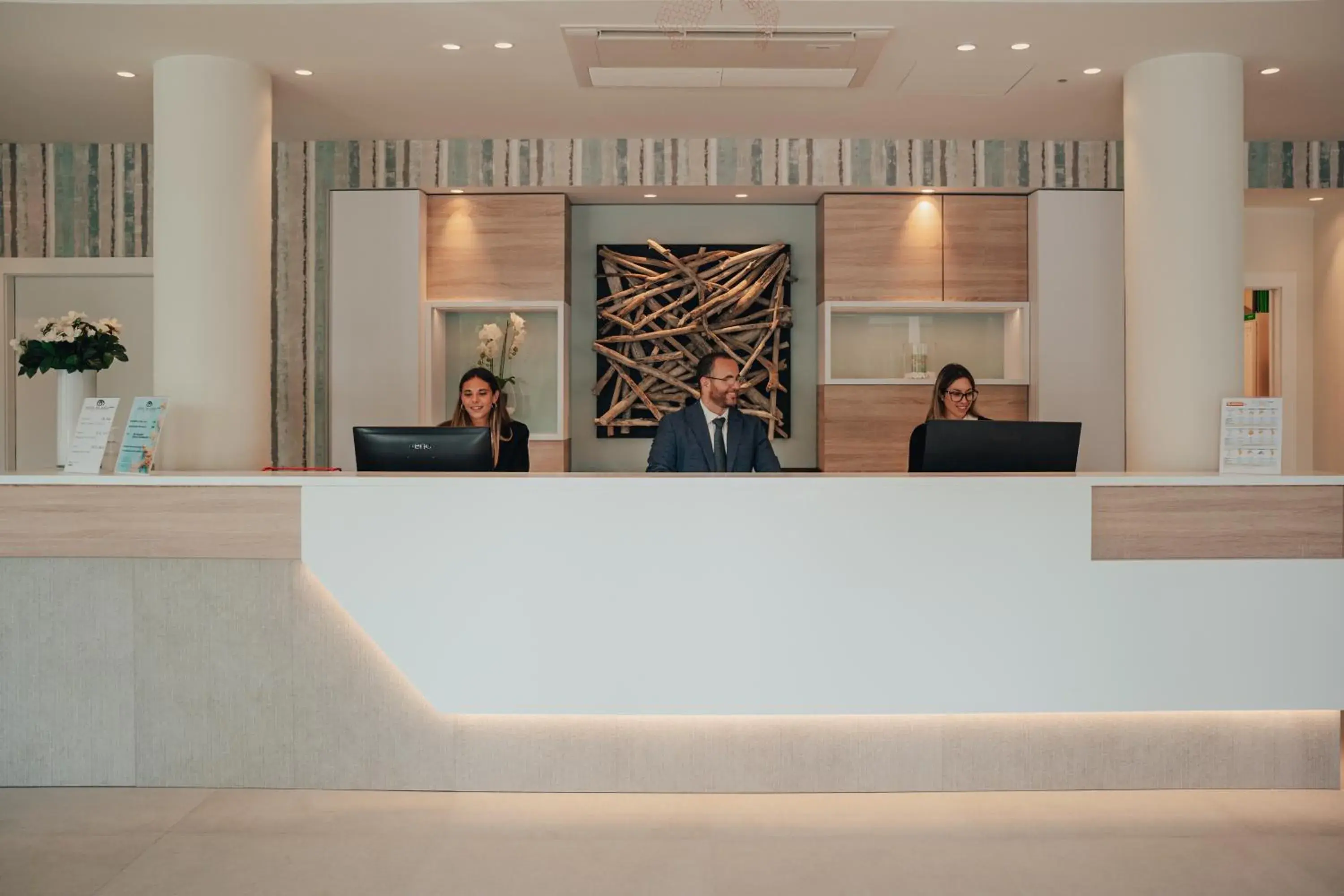 Lobby or reception, Staff in Hotel Galassia Suites & Spa