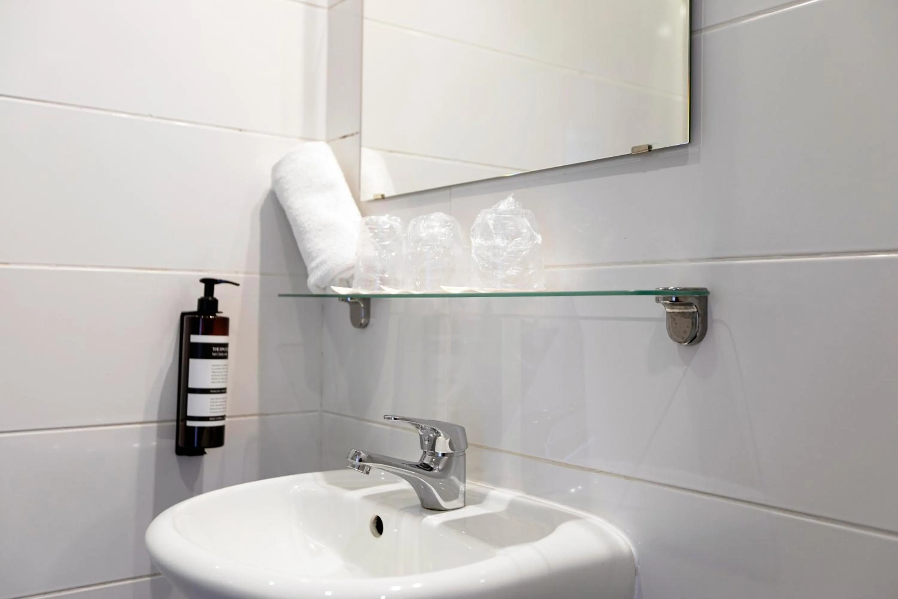 Bathroom in Quentin Arrive Hotel