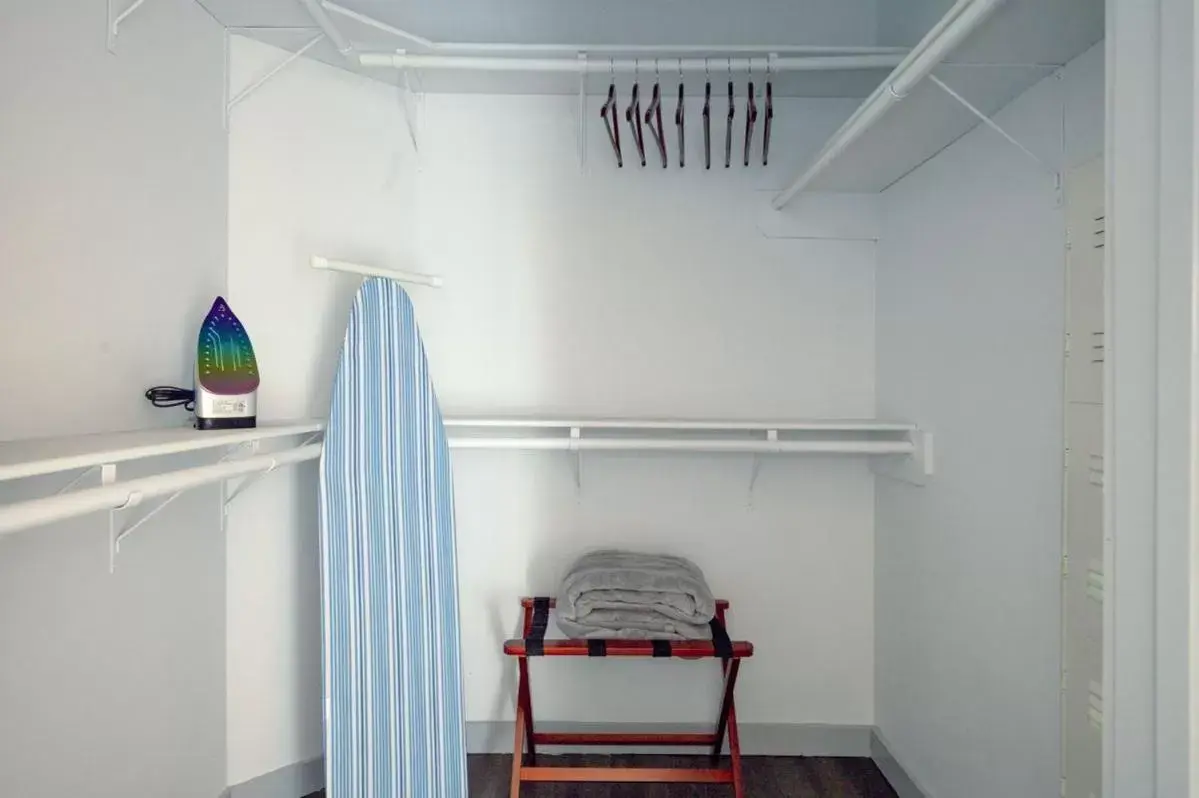 furniture, Bunk Bed in Placemakr Music Row