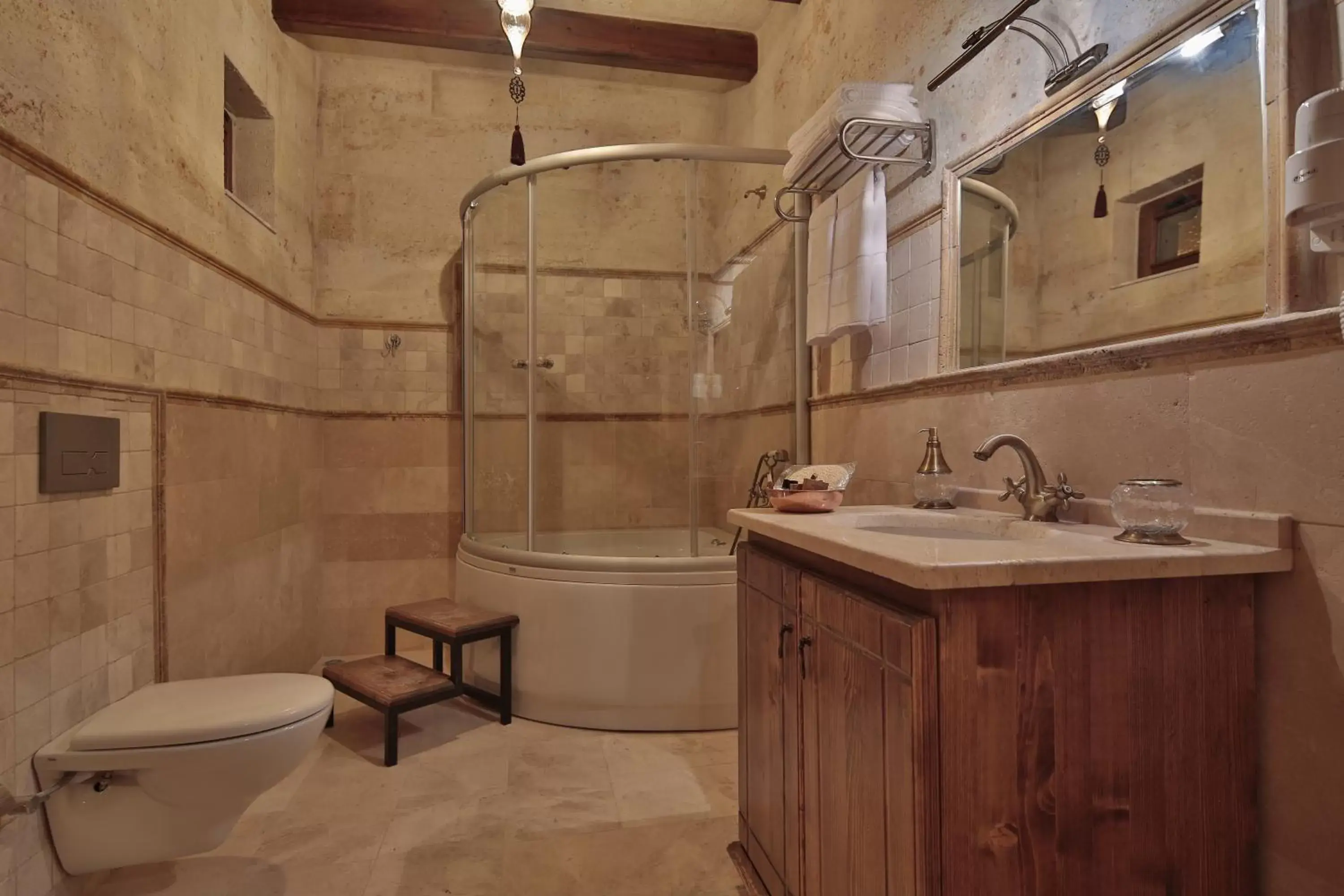 Bathroom in Harman Cave Hotel