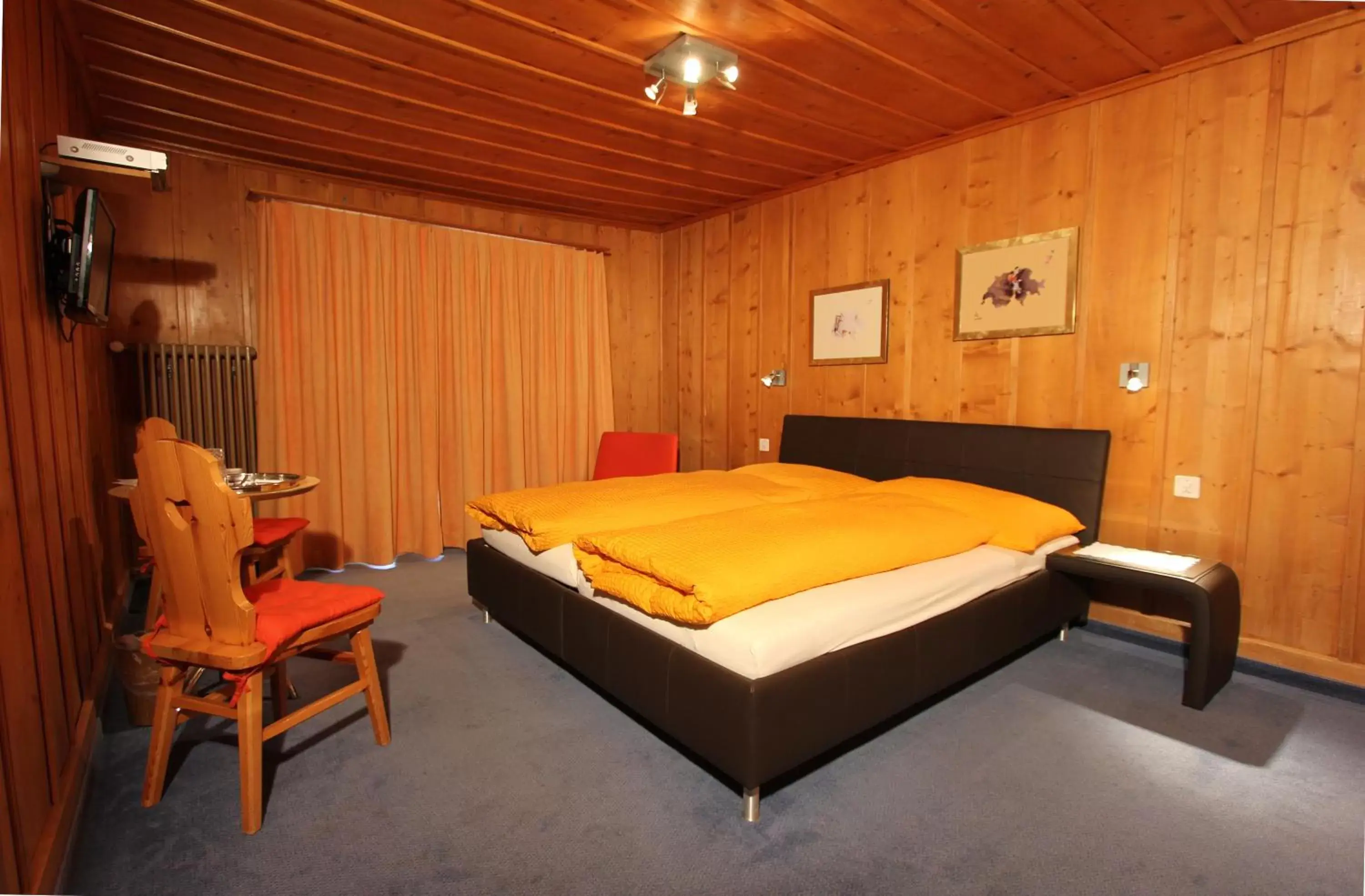 Photo of the whole room, Bed in Pension Mezzaprada