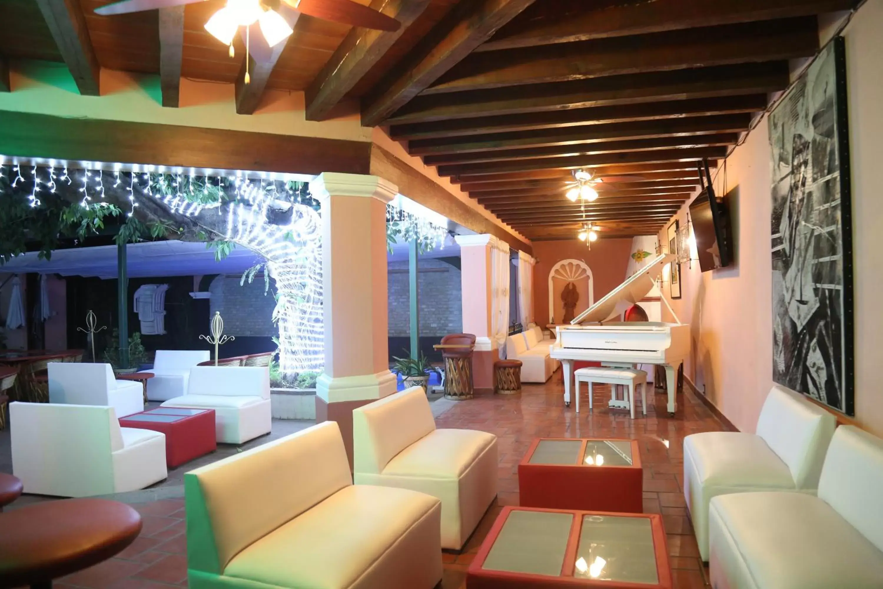 Lounge or bar in Villa Bonita Les Terrasses