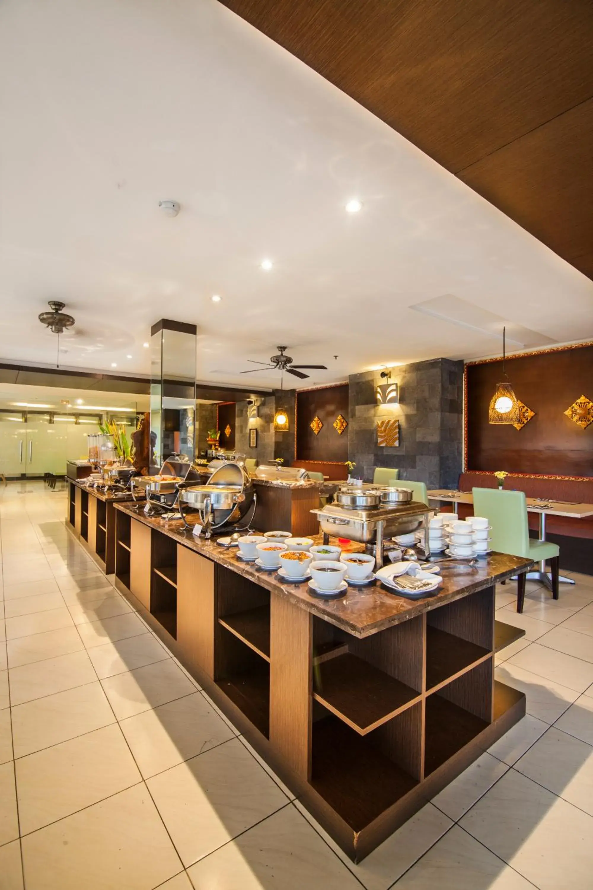 Restaurant/Places to Eat in Grand Kuta Hotel And Residence