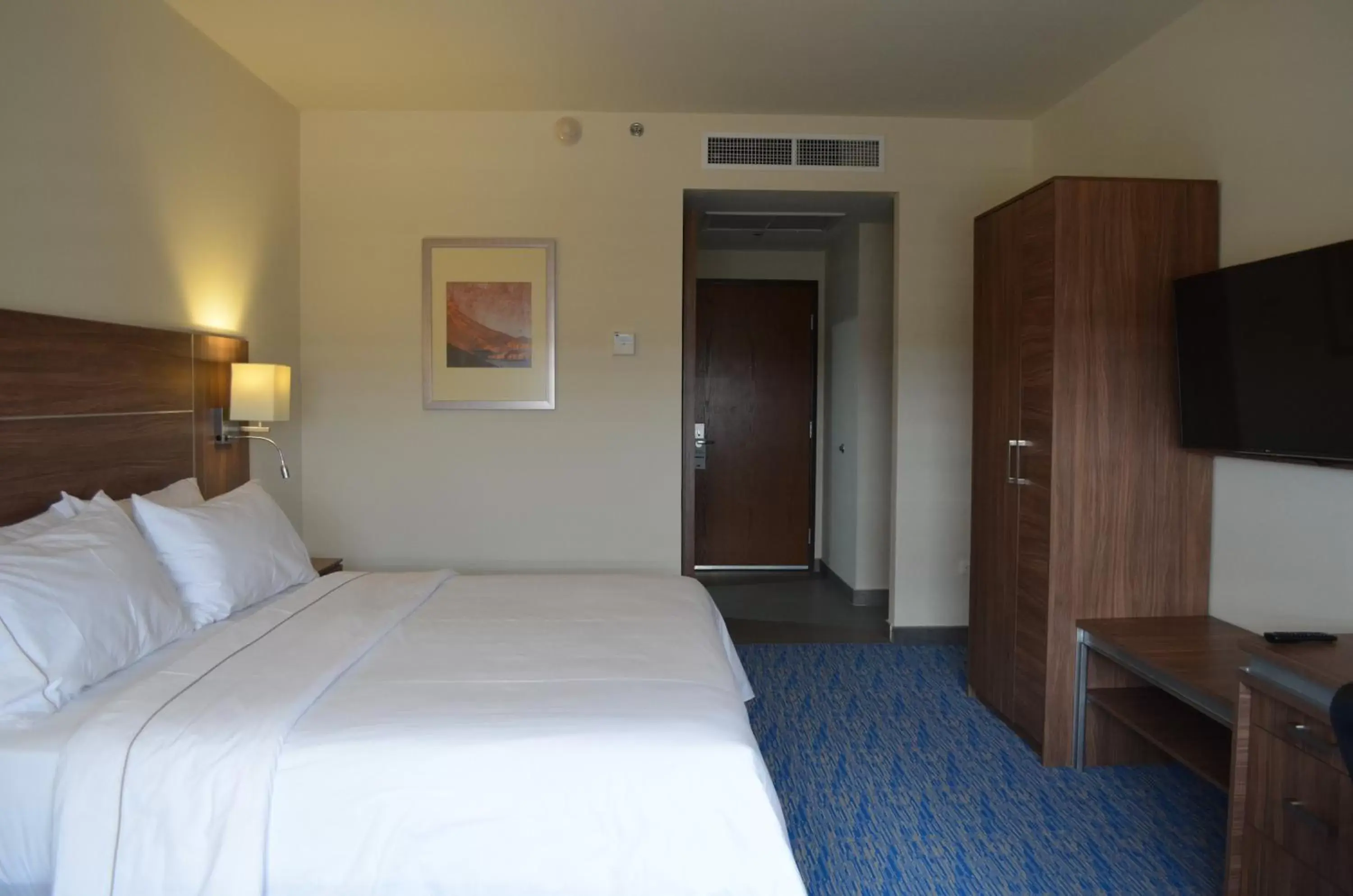 Photo of the whole room, Bed in Holiday Inn Express & Suites - Ciudad Obregon, an IHG Hotel