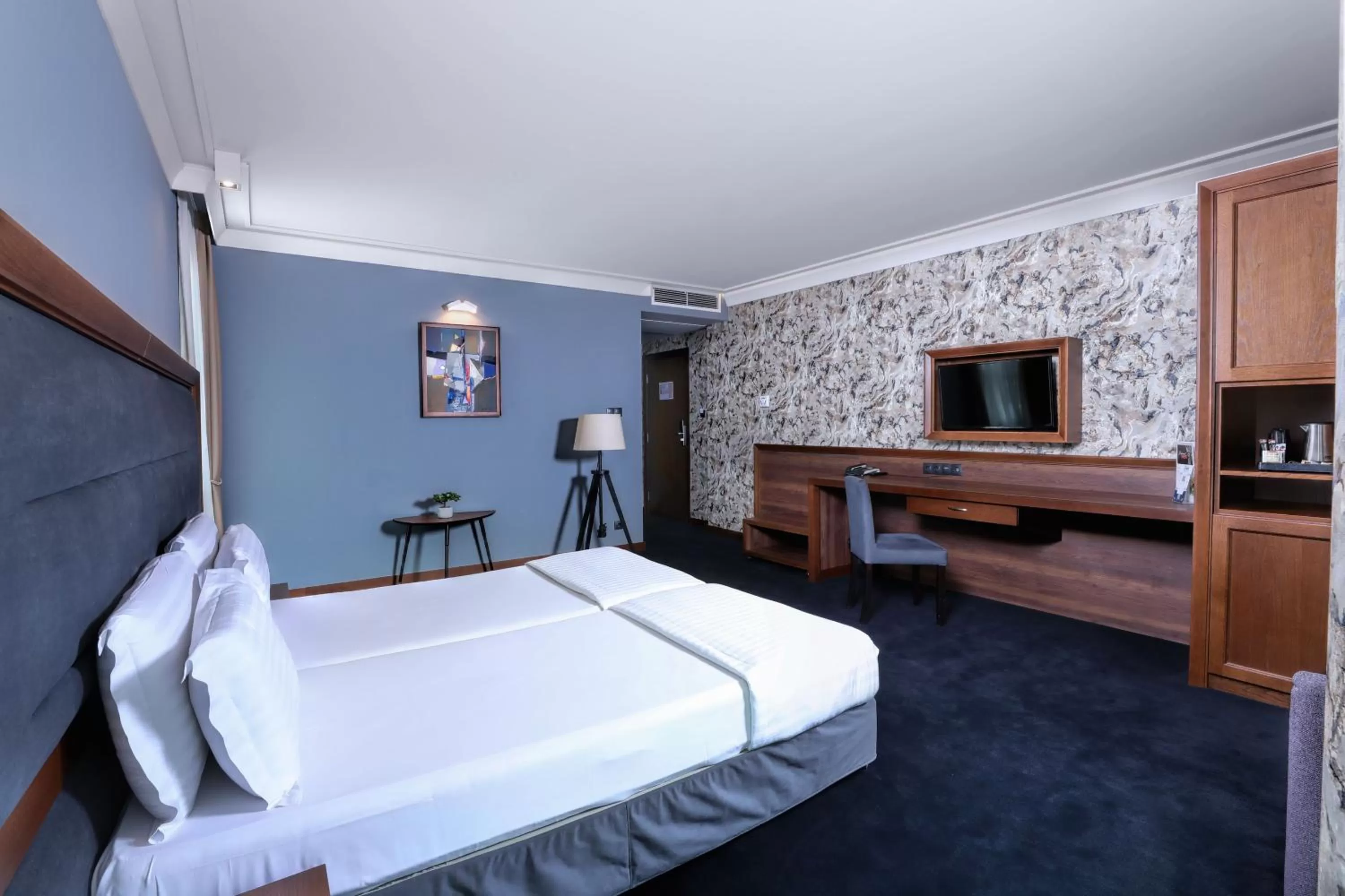 Bed in Budapest Hotel - Free Parking