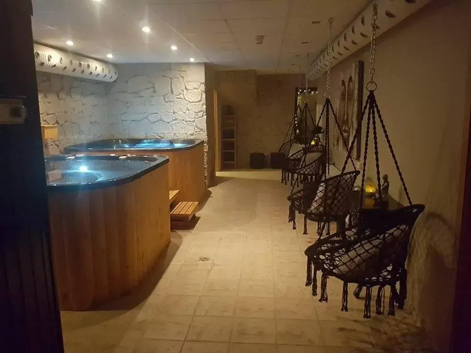 Hot Tub, Kitchen/Kitchenette in Hotel Vestmannaeyjar