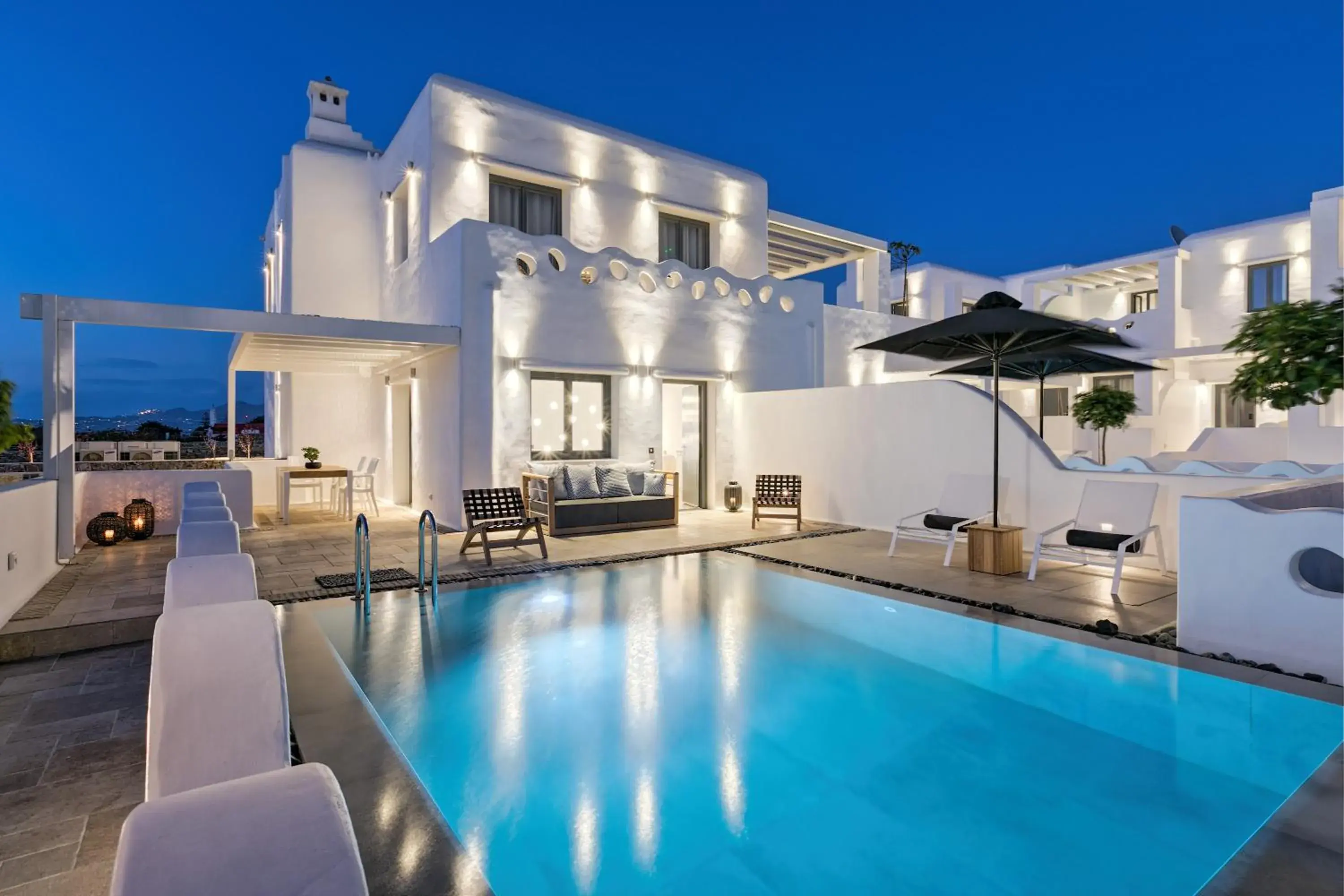 Property building, Swimming Pool in Portes Suites & Villas Mykonos