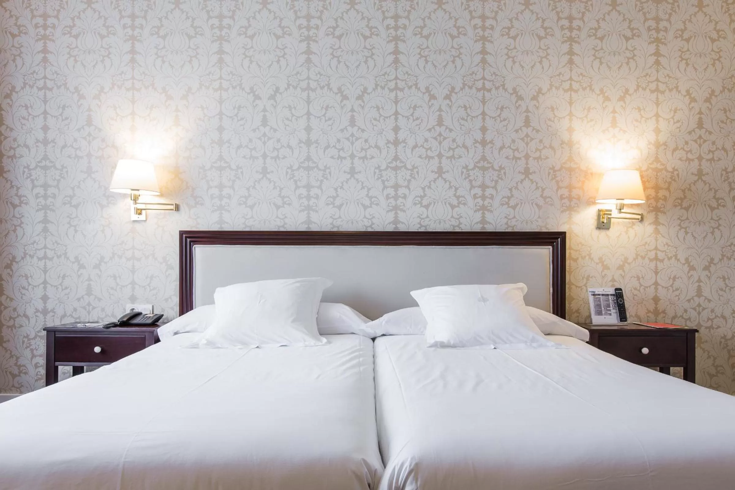 Bed in Hotel Carlton