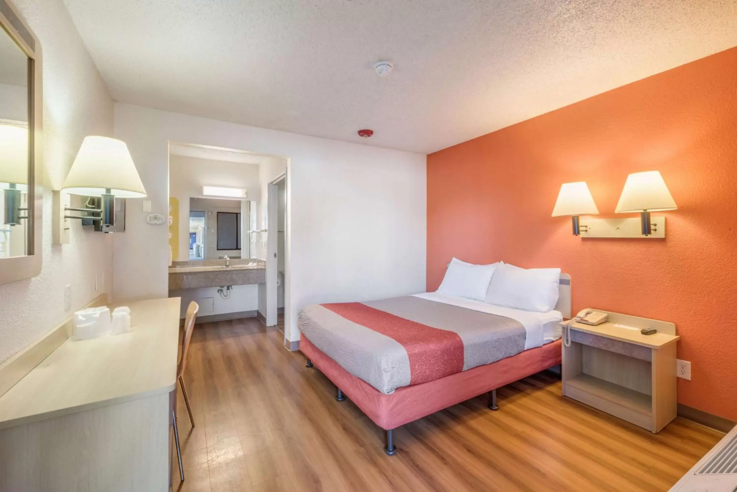 Bedroom, Bed in Motel 6-Fairfield, CA - North
