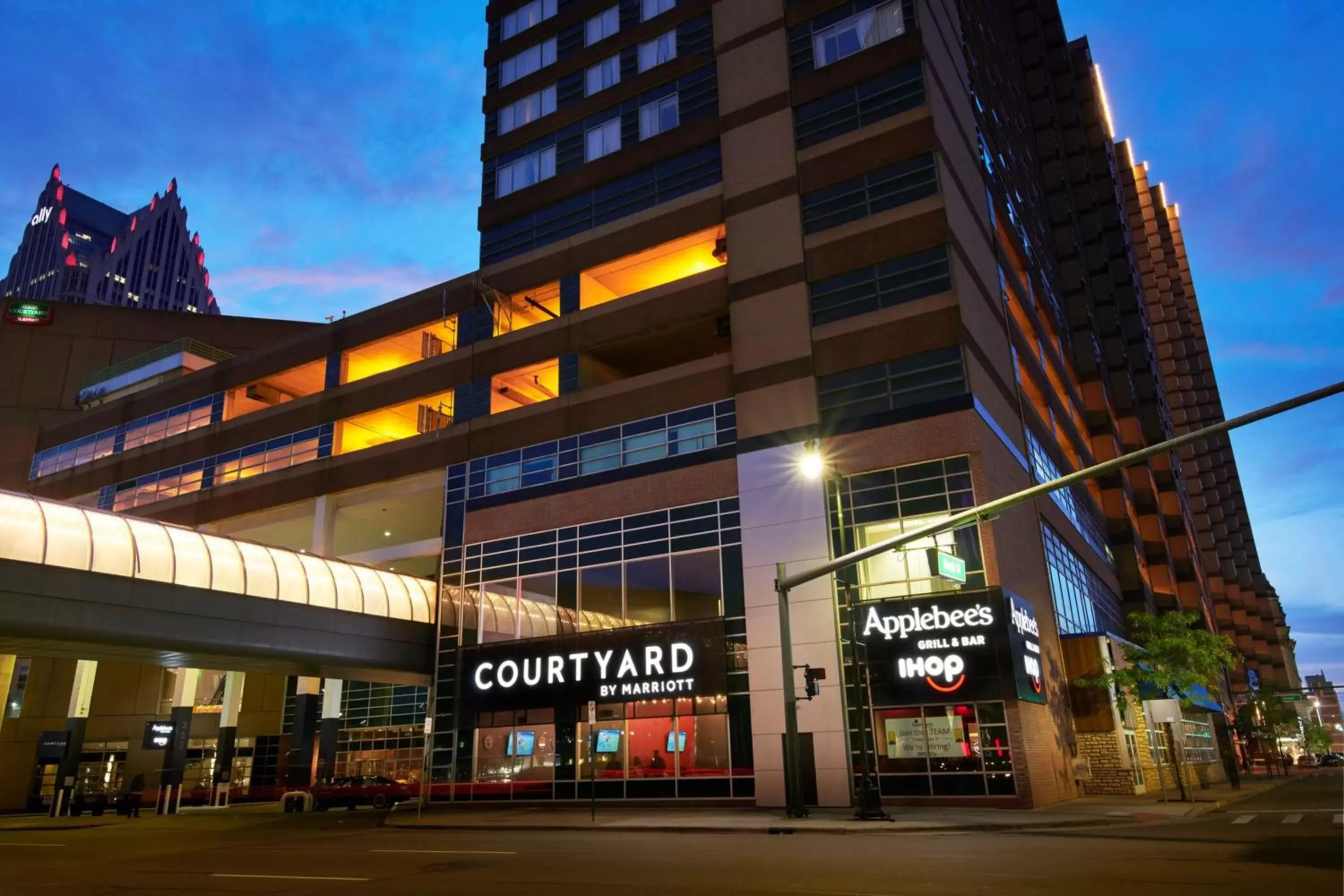 Property Building in Courtyard by Marriott Detroit Downtown