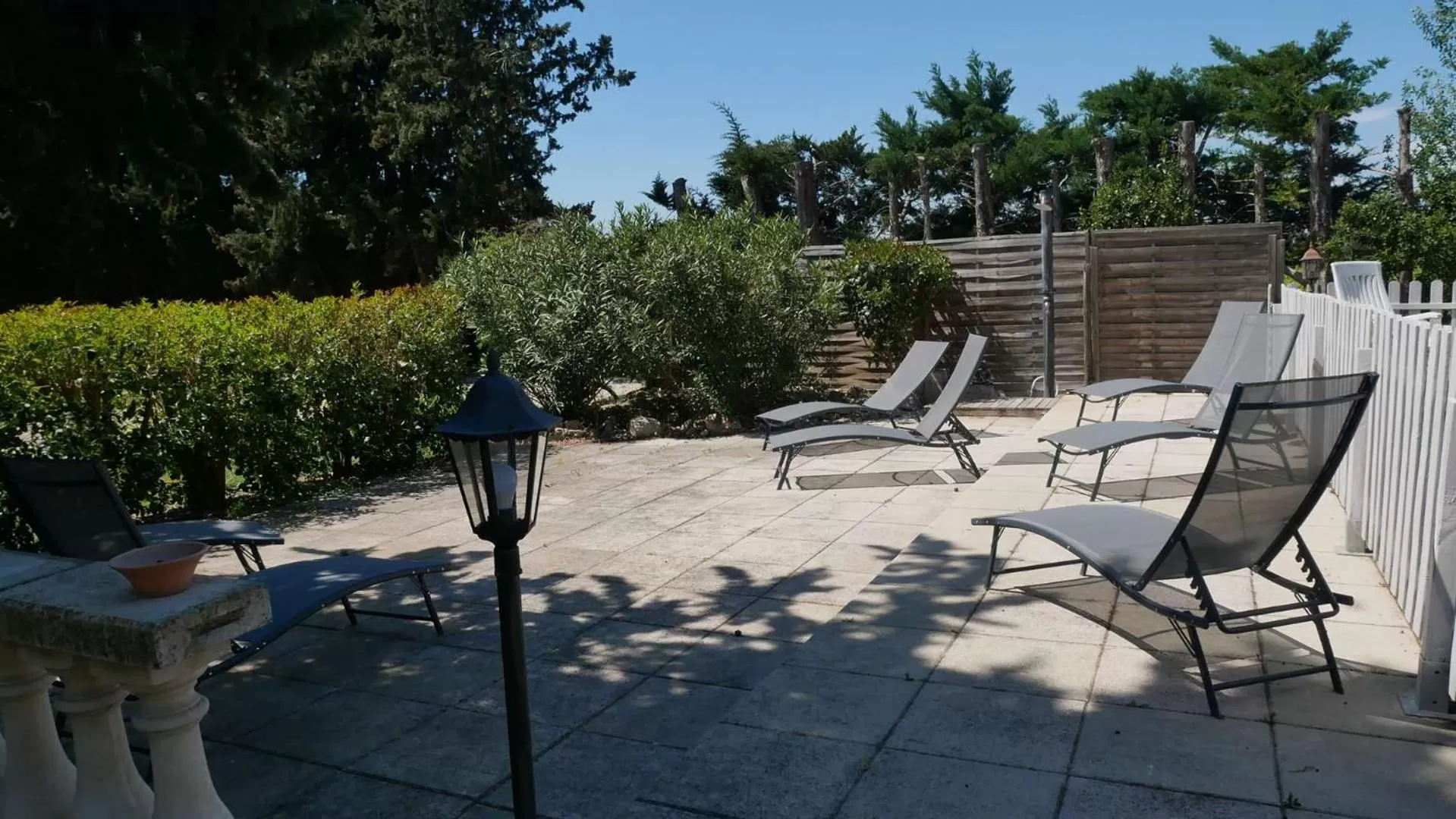 sunbed in MAS MAURANE-Chambre d'hôte avec SPA privé aux portes d'ARLES