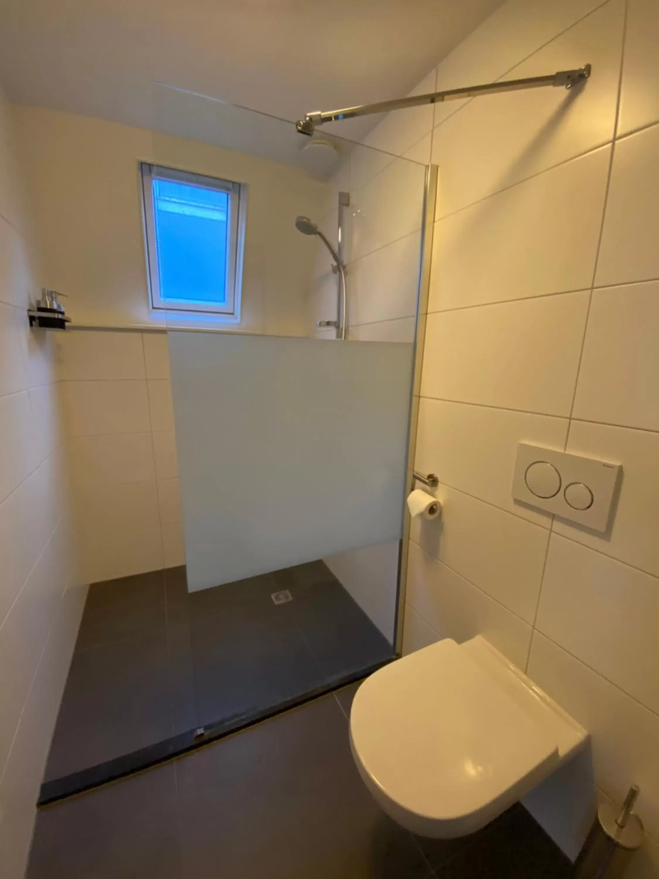 Bathroom in Het Wapen van Noordwijkerhout