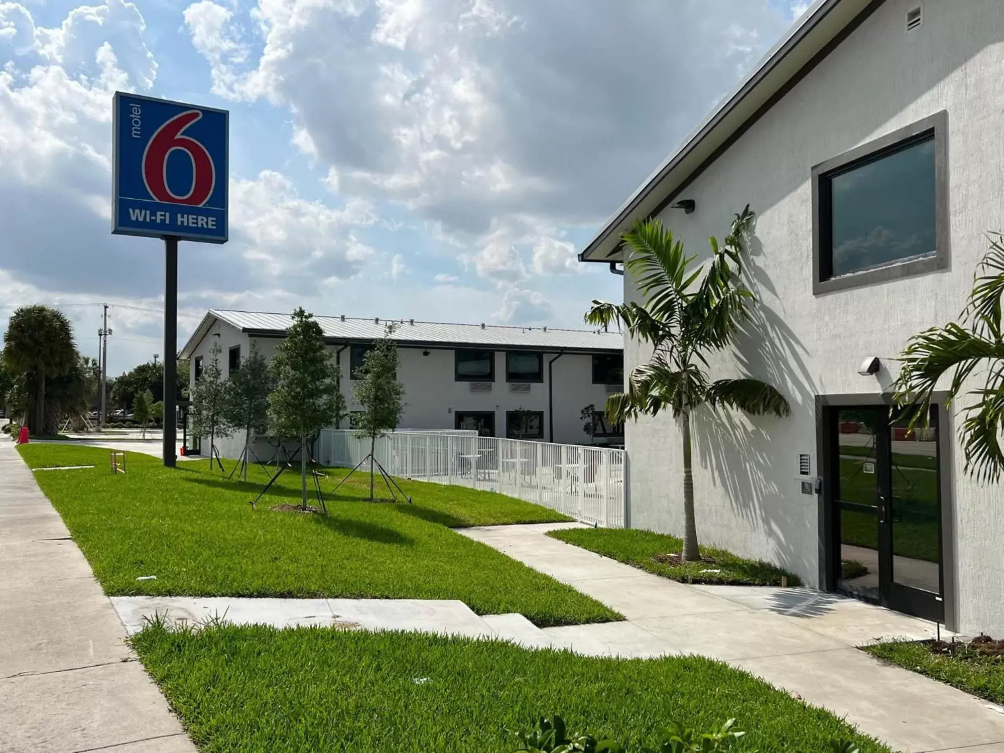 Property Building in Motel 6-Fort Lauderdale, FL