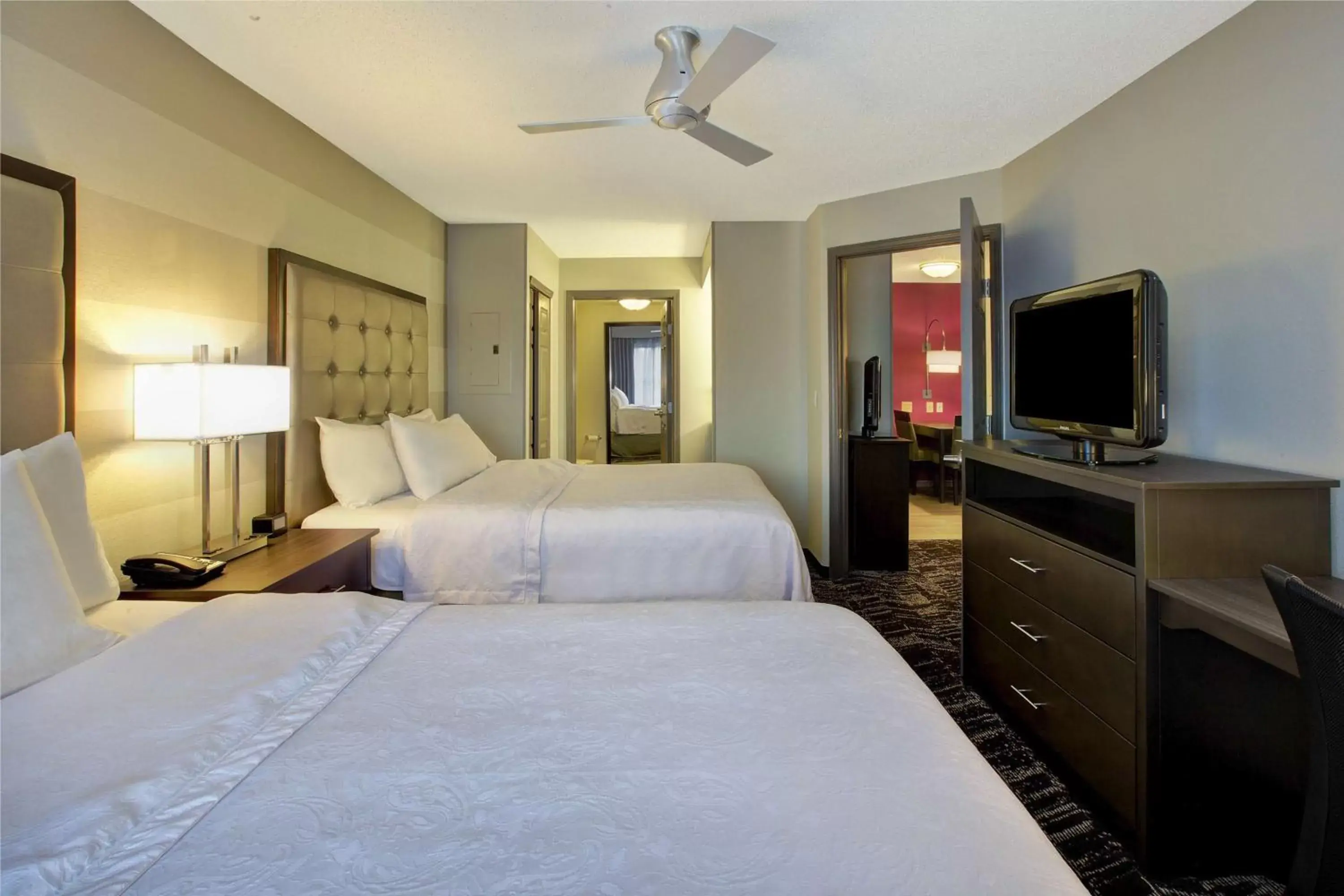 Bedroom, TV/Entertainment Center in Homewood Suites by Hilton Dayton South