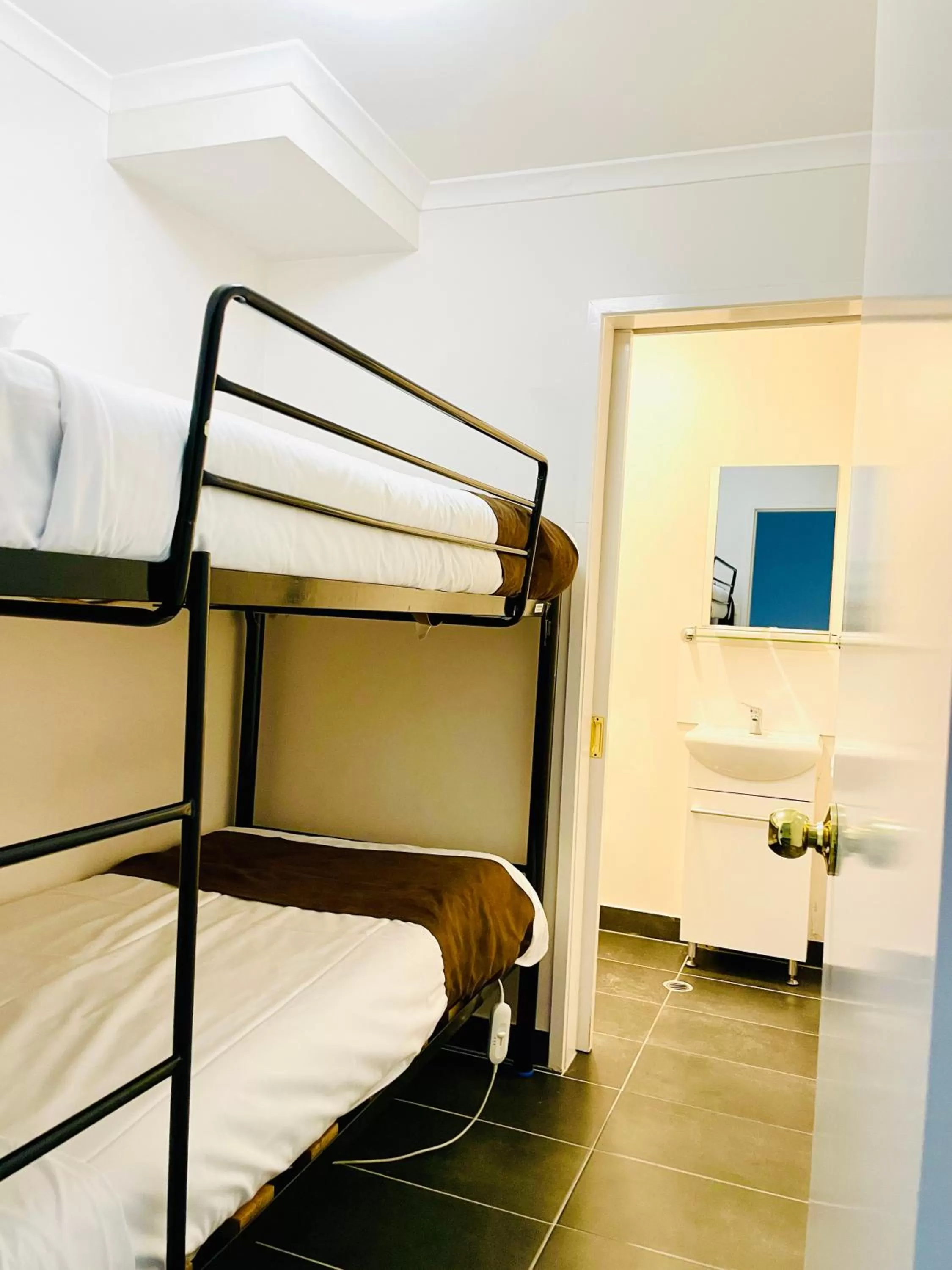 bunk bed, Bed in The Menzies Ballarat