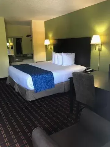 Photo of the whole room, Bed in Travelodge by Wyndham Clarksville
