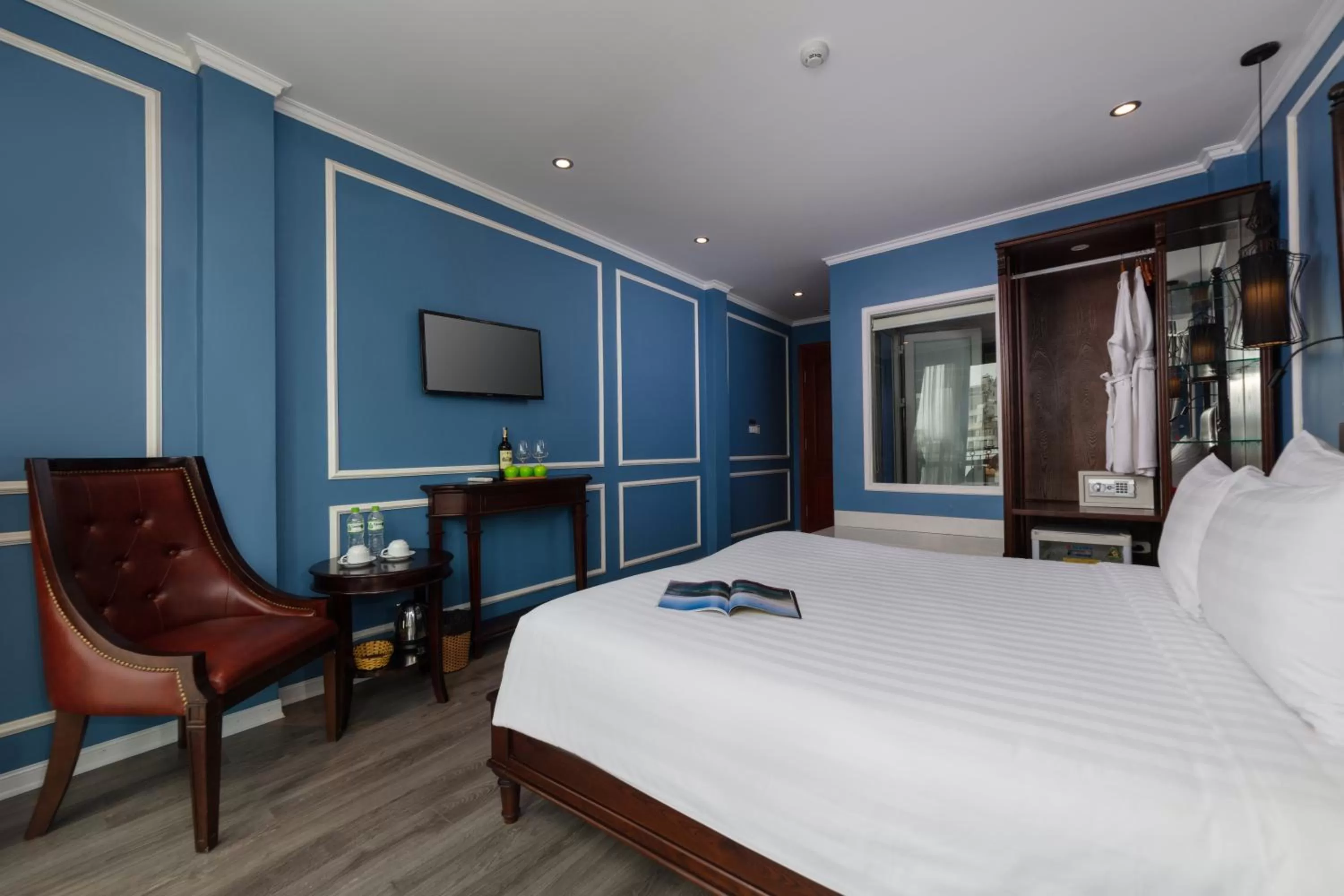 Photo of the whole room, Bed in Suddha Boutique Hotel