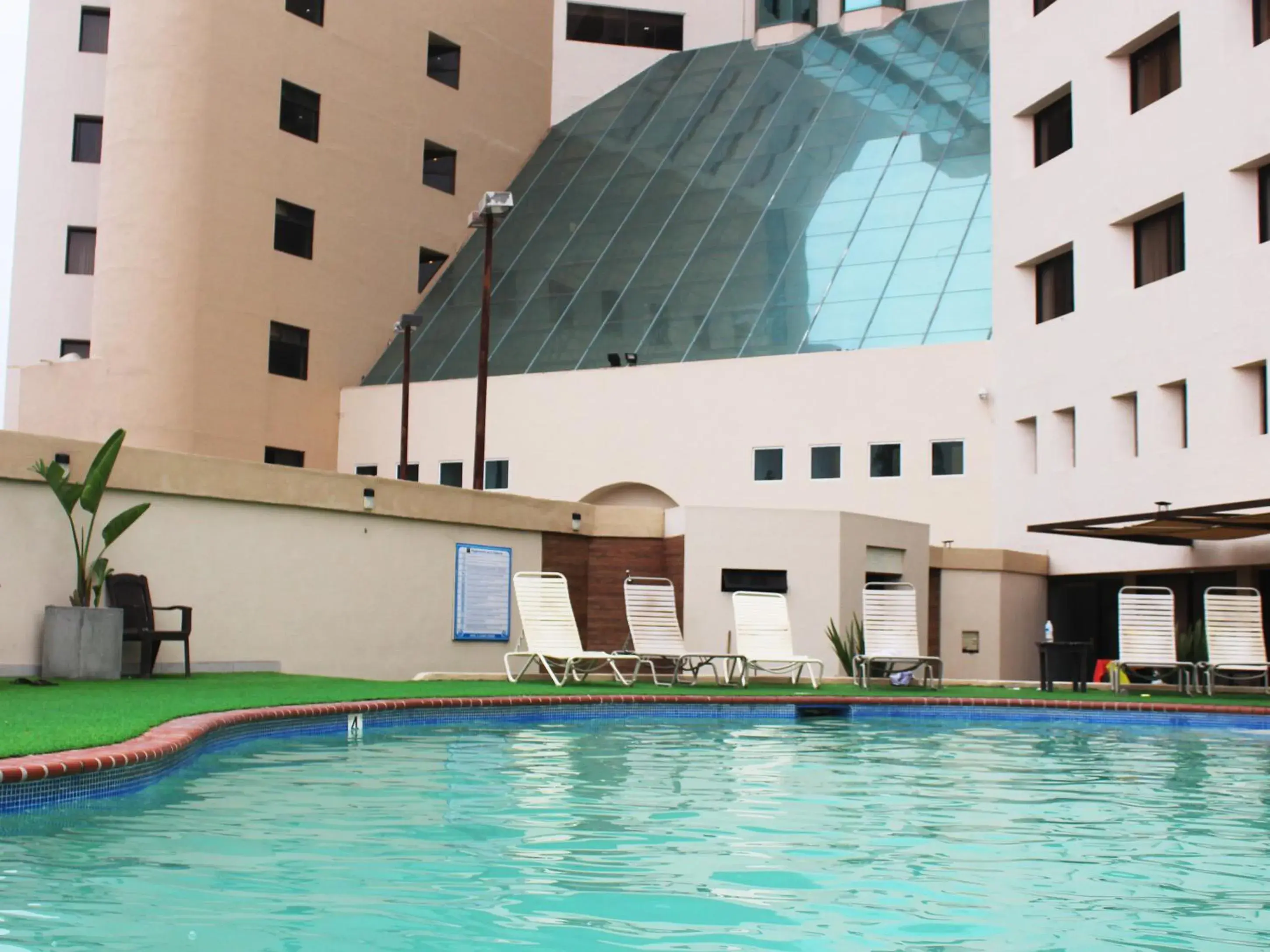 Property building, Swimming Pool in Hotel Corona Plaza