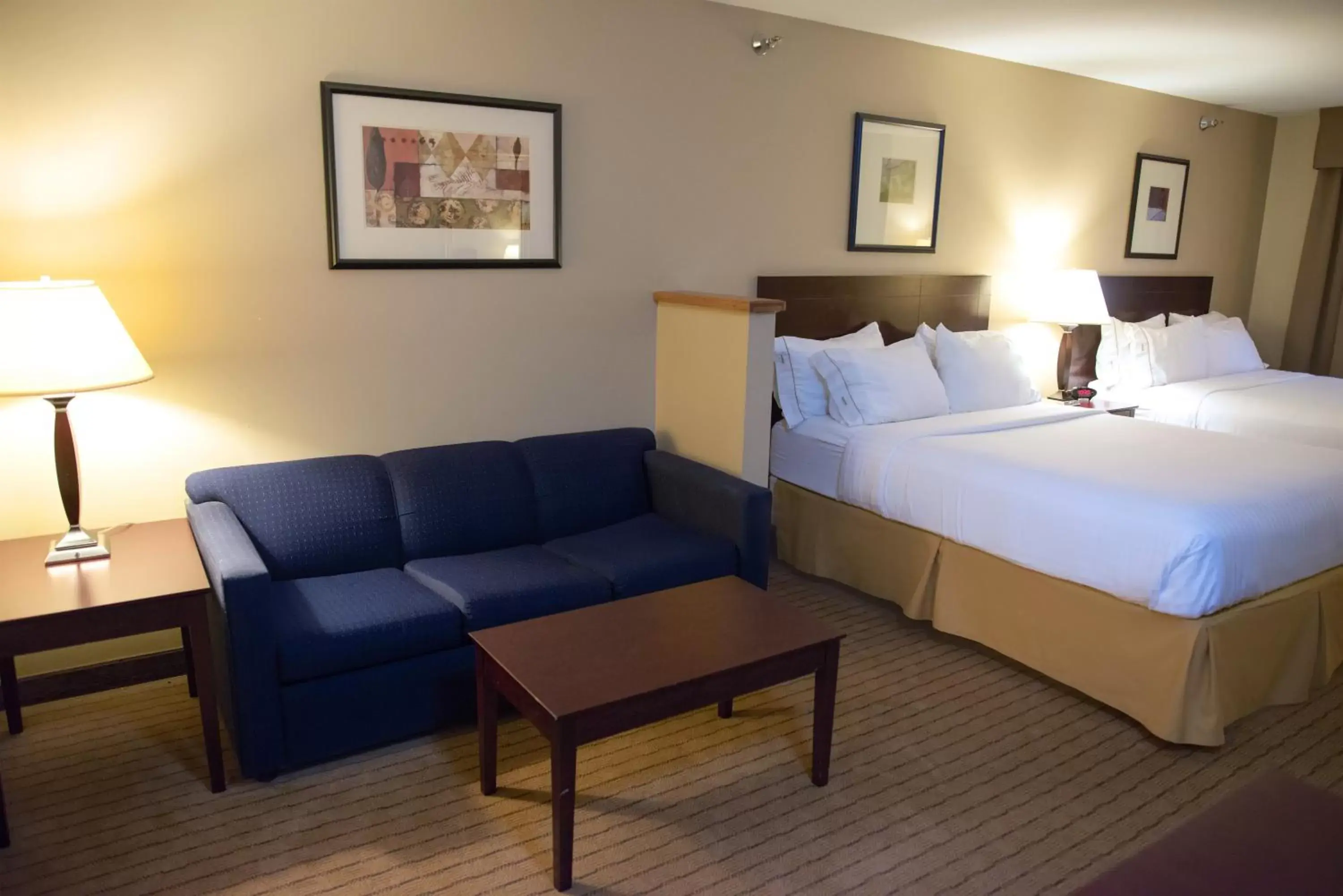 Photo of the whole room, Bed in Holiday Inn Express Devils Lake, an IHG Hotel