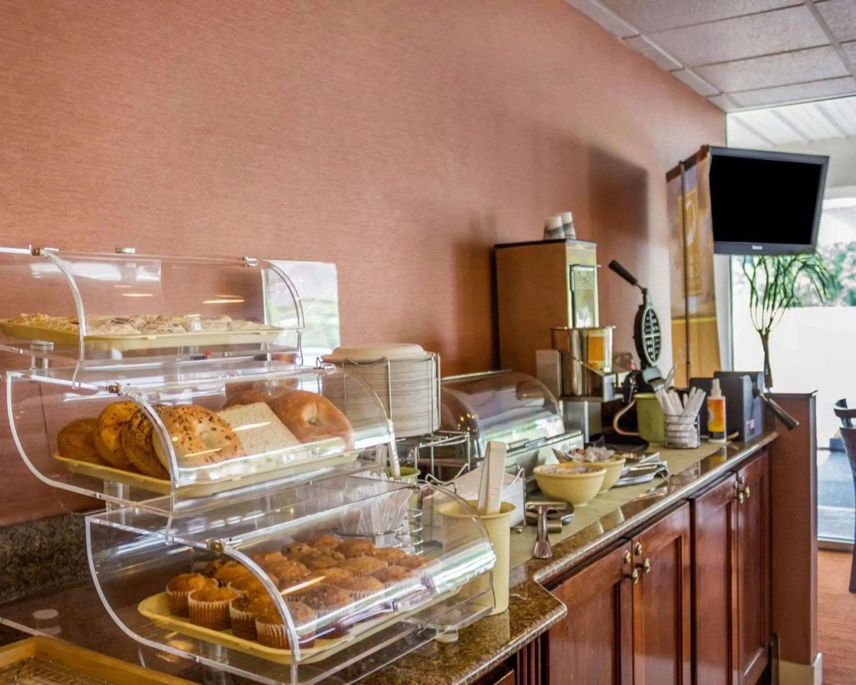 Restaurant/places to eat in Quality Inn Waterbury East Restaurant/places to eat in Quality Inn Waterbury East