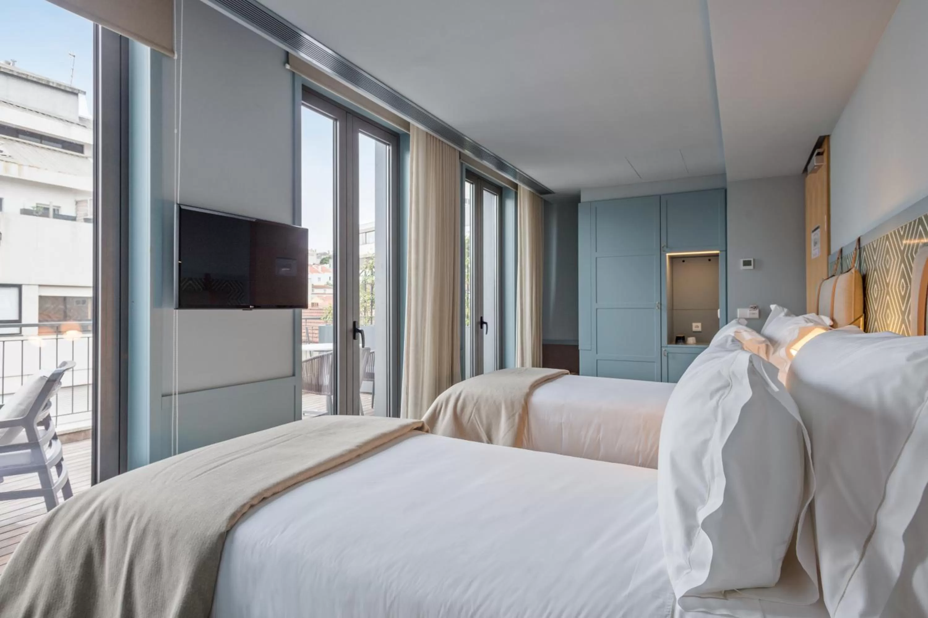 Property building, Bed in Pur Oporto Boutique Hotel by actahotels