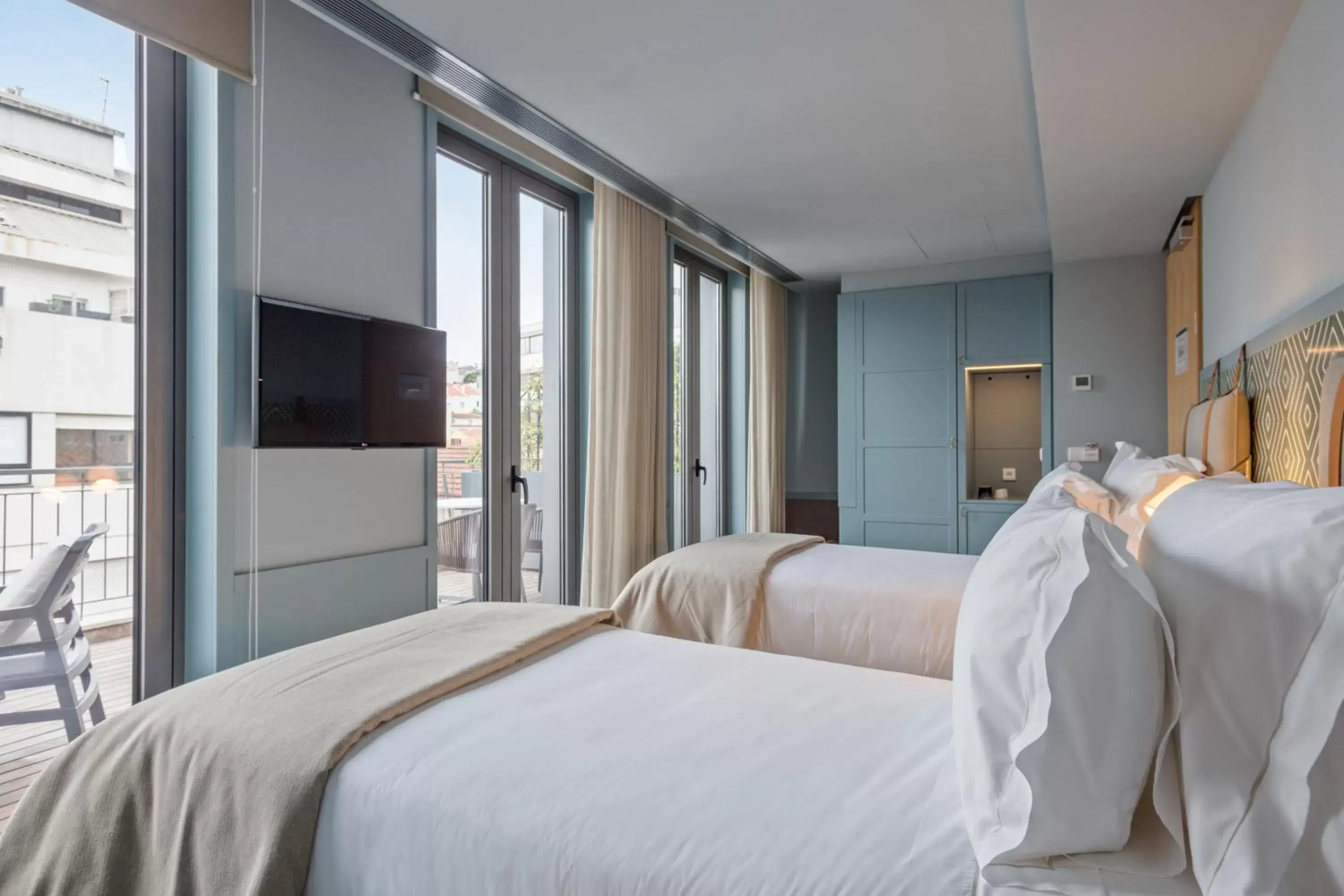 Property building in Pur Oporto Boutique Hotel by actahotels