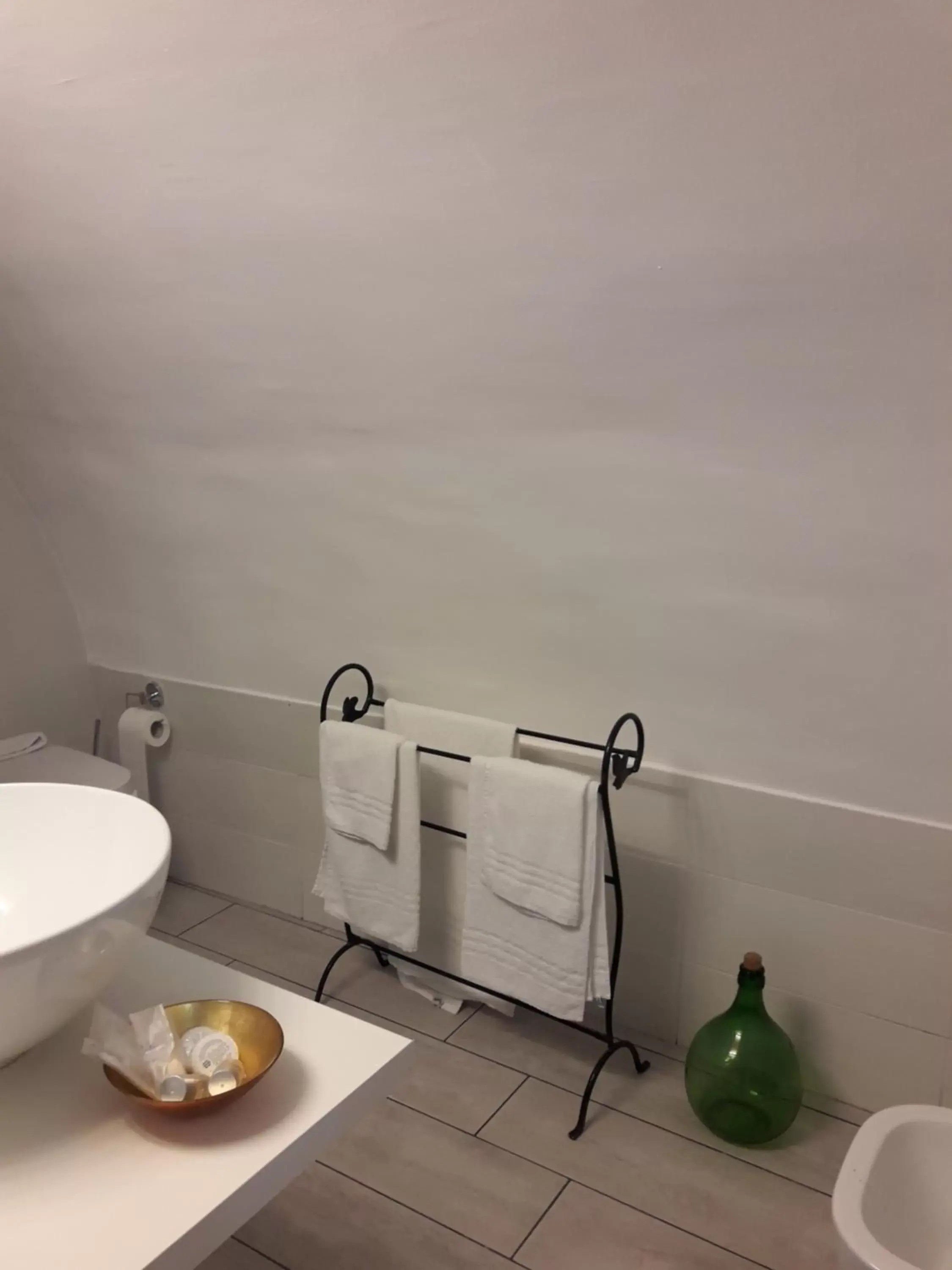 Bathroom in Martucci 83