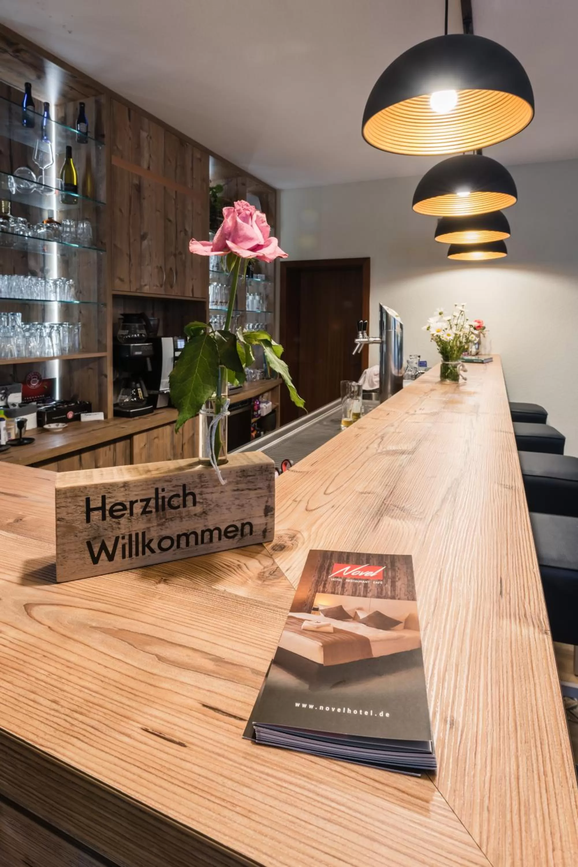 Restaurant/places to eat in Novel Hotel